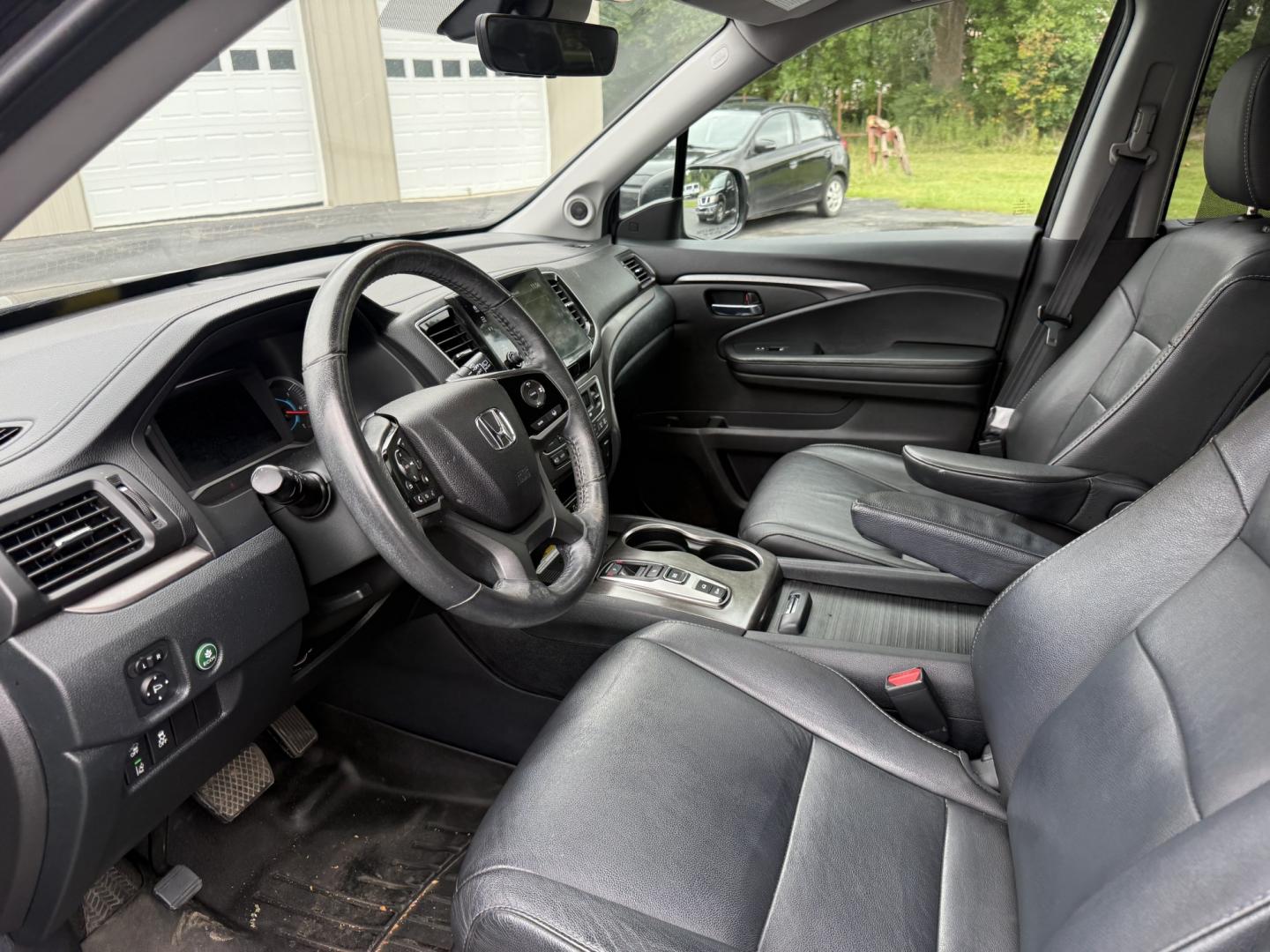 2022 Black /Black Honda Pilot SE 4WD (5FNYF6H21NB) with an 3.5L V6 SOHC 24V engine, Automatic transmission, located at 547 E. Main St., Orwell, OH, 44076, (440) 437-5893, 41.535435, -80.847855 - 2022 Honda Pilot SE AWD – Family-Ready Three-Row Honda with Comfort and Confidence If you need room for the family and the peace of mind of Honda reliability, this 2022 Honda Pilot SE AWD is a strong choice. Finished in Crystal Black Pearl and riding on 20" black alloy wheels, with LED daytime ru- Photo#5