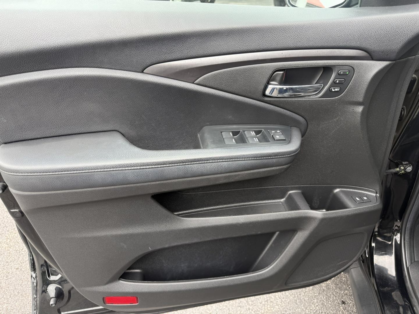 2022 Black /Black Honda Pilot SE 4WD (5FNYF6H21NB) with an 3.5L V6 SOHC 24V engine, Automatic transmission, located at 547 E. Main St., Orwell, OH, 44076, (440) 437-5893, 41.535435, -80.847855 - 2022 Honda Pilot SE AWD – Family-Ready Three-Row Honda with Comfort and Confidence If you need room for the family and the peace of mind of Honda reliability, this 2022 Honda Pilot SE AWD is a strong choice. Finished in Crystal Black Pearl and riding on 20" black alloy wheels, with LED daytime ru- Photo#6