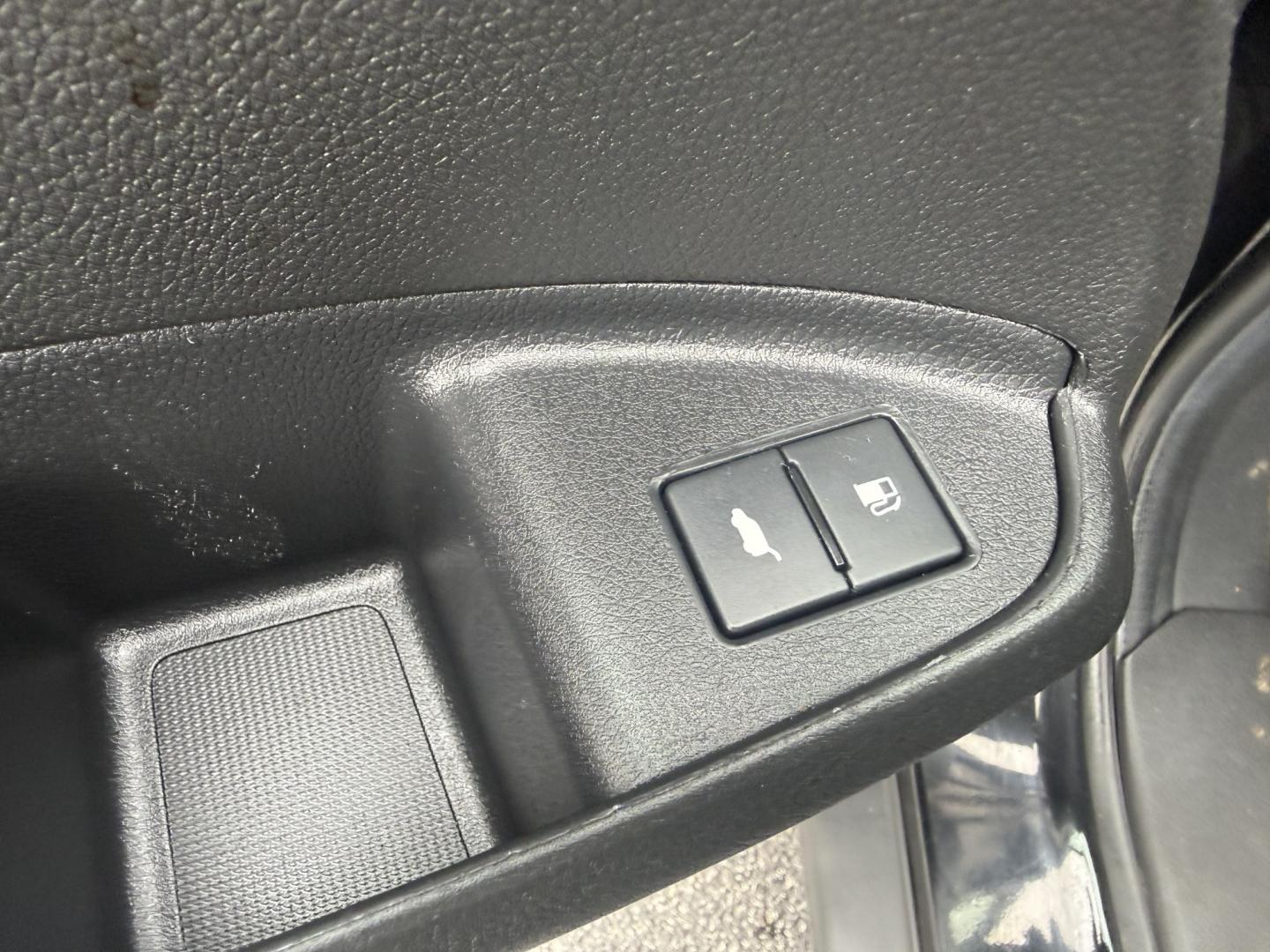 2022 Black /Black Honda Pilot SE 4WD (5FNYF6H21NB) with an 3.5L V6 SOHC 24V engine, Automatic transmission, located at 547 E. Main St., Orwell, OH, 44076, (440) 437-5893, 41.535435, -80.847855 - 2022 Honda Pilot SE AWD – Family-Ready Three-Row Honda with Comfort and Confidence If you need room for the family and the peace of mind of Honda reliability, this 2022 Honda Pilot SE AWD is a strong choice. Finished in Crystal Black Pearl and riding on 20" black alloy wheels, with LED daytime ru- Photo#8