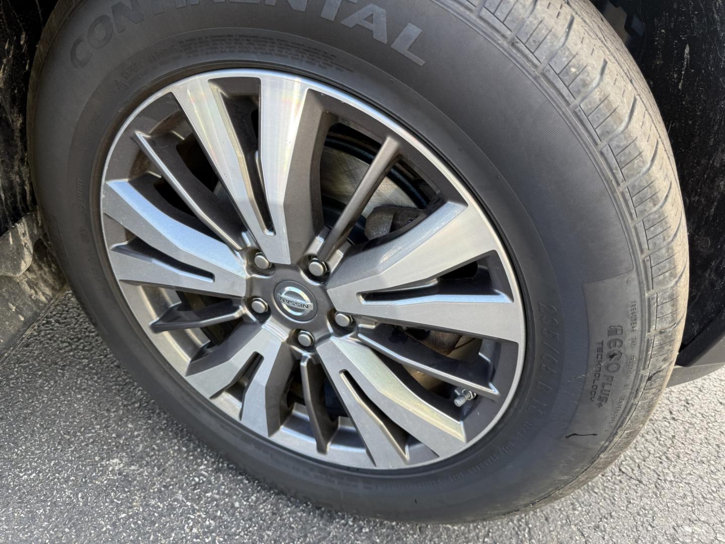2018 Red /Black Nissan Pathfinder S 4WD (5N1DR2MM8JC) with an 3.5L V6 DOHC 24V engine, Automatic transmission, located at 547 E. Main St., Orwell, OH, 44076, (440) 437-5893, 41.535435, -80.847855 - 2018 Nissan Pathfinder S 4WD – Room for Seven with Fresh Brakes and One-Owner History If you need a three-row SUV that can take the whole family, this 2018 Nissan Pathfinder S 4WD is a practical choice. With room for seven, it is built for school runs, weekend trips, and everyday family life. The- Photo#5
