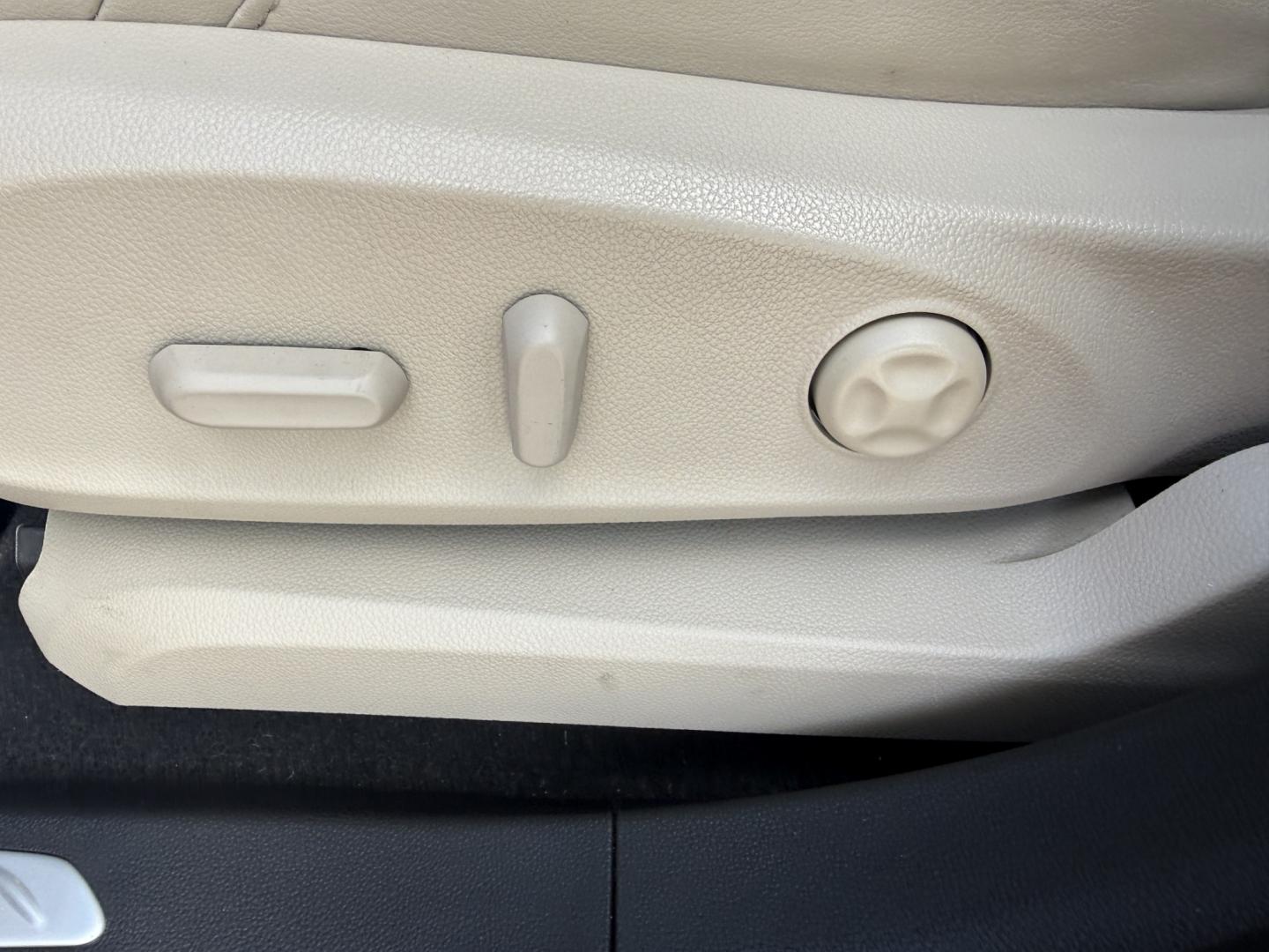 2019 Red /Beige Buick Envision Preferred AWD (LRBFX1SA7KD) with an 2.5L I4 DOHC 24V engine, Automatic transmission, located at 547 E. Main St., Orwell, OH, 44076, (440) 437-5893, 41.535435, -80.847855 - 2019 Buick Envision Preferred AWD – Refined Compact SUV Comfort with Everyday Convenience The Envision is Buick’s more upscale compact SUV, and this 2019 Preferred AWD is a practical way into that quieter, more polished feel. Finished in Agate Red Metallic, with LED daytime running lights and d- Photo#10