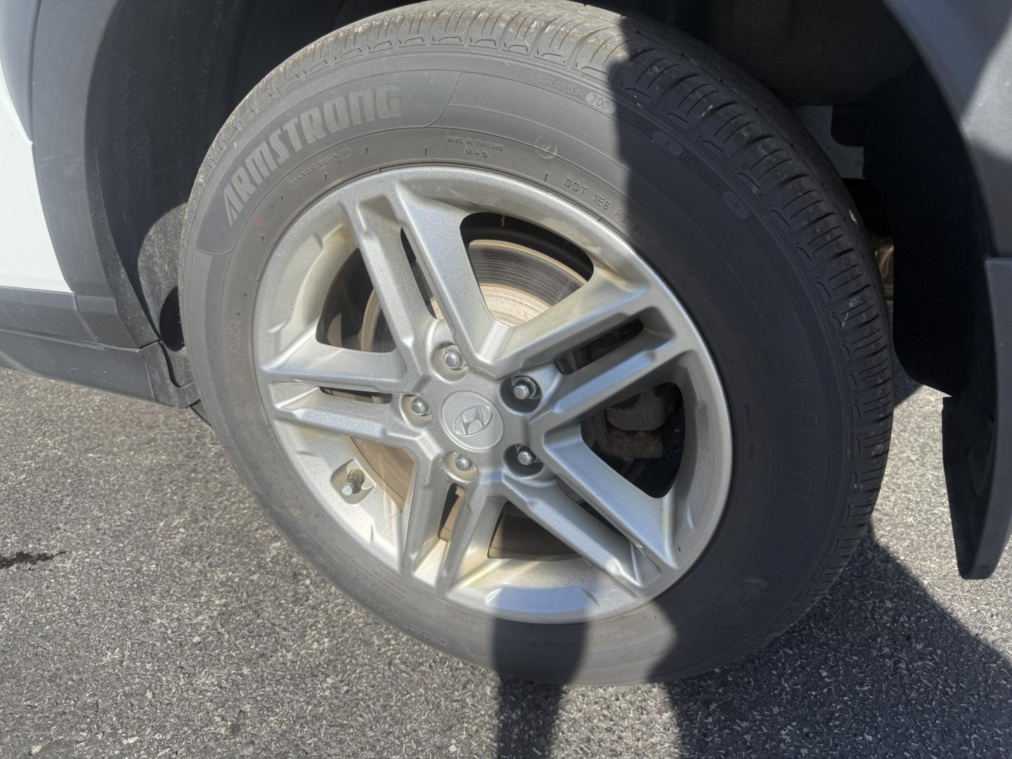 2020 White /Black Hyundai Kona SE AWD (KM8K1CAA2LU) with an 2.0L I4 DOHC 16V engine, Automatic transmission, located at 547 E. Main St., Orwell, OH, 44076, (440) 437-5893, 41.535435, -80.847855 - 2020 Hyundai Kona SE AWD – Compact Crossover Efficiency with All-Weather Confidence If you want a smaller SUV that is easy to park and still ready for changing weather, this 2020 Hyundai Kona SE AWD is a practical choice. The 2.0L engine and 6-speed automatic deliver smooth everyday power and a s- Photo#30