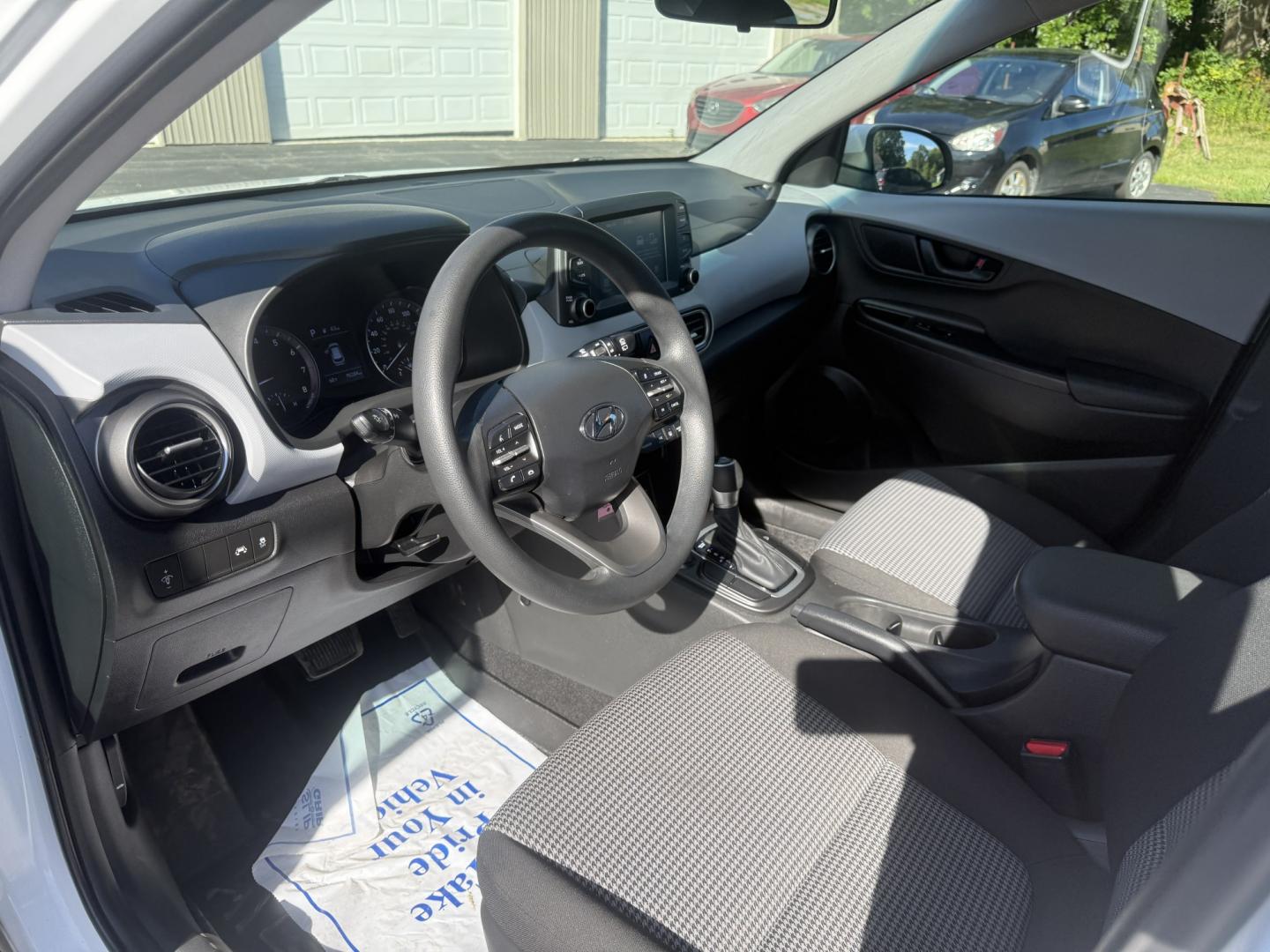 2020 White /Black Hyundai Kona SE AWD (KM8K1CAA2LU) with an 2.0L I4 DOHC 16V engine, Automatic transmission, located at 547 E. Main St., Orwell, OH, 44076, (440) 437-5893, 41.535435, -80.847855 - 2020 Hyundai Kona SE AWD – Compact Crossover Efficiency with All-Weather Confidence If you want a smaller SUV that is easy to park and still ready for changing weather, this 2020 Hyundai Kona SE AWD is a practical choice. The 2.0L engine and 6-speed automatic deliver smooth everyday power and a s- Photo#7