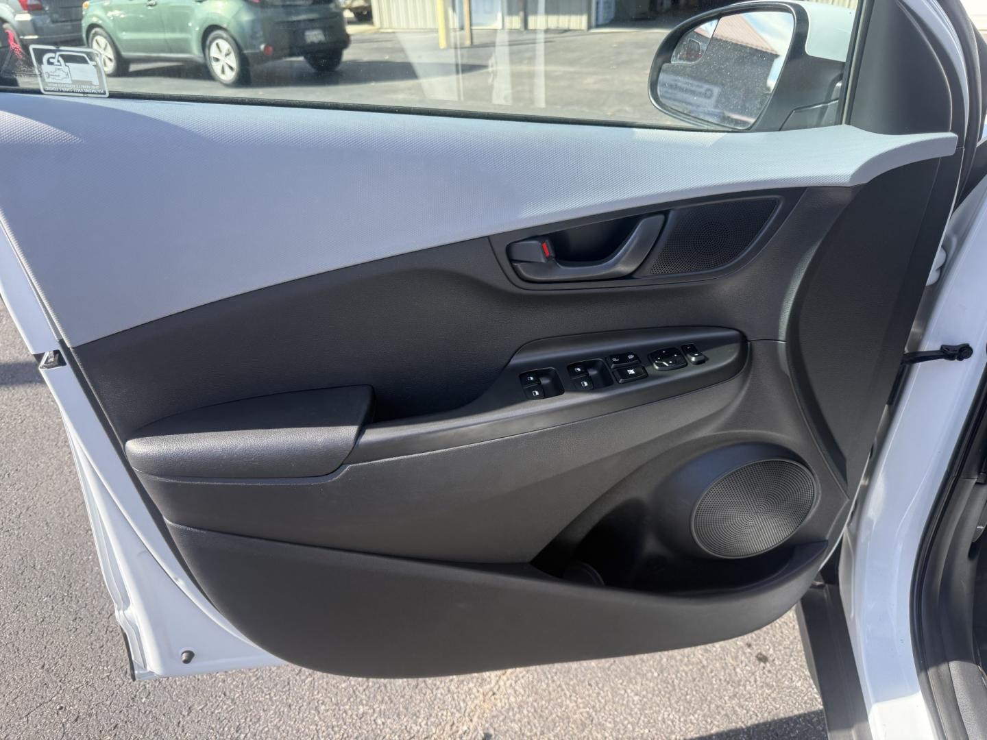 2020 White /Black Hyundai Kona SE AWD (KM8K1CAA2LU) with an 2.0L I4 DOHC 16V engine, Automatic transmission, located at 547 E. Main St., Orwell, OH, 44076, (440) 437-5893, 41.535435, -80.847855 - 2020 Hyundai Kona SE AWD – Compact Crossover Efficiency with All-Weather Confidence If you want a smaller SUV that is easy to park and still ready for changing weather, this 2020 Hyundai Kona SE AWD is a practical choice. The 2.0L engine and 6-speed automatic deliver smooth everyday power and a s- Photo#8