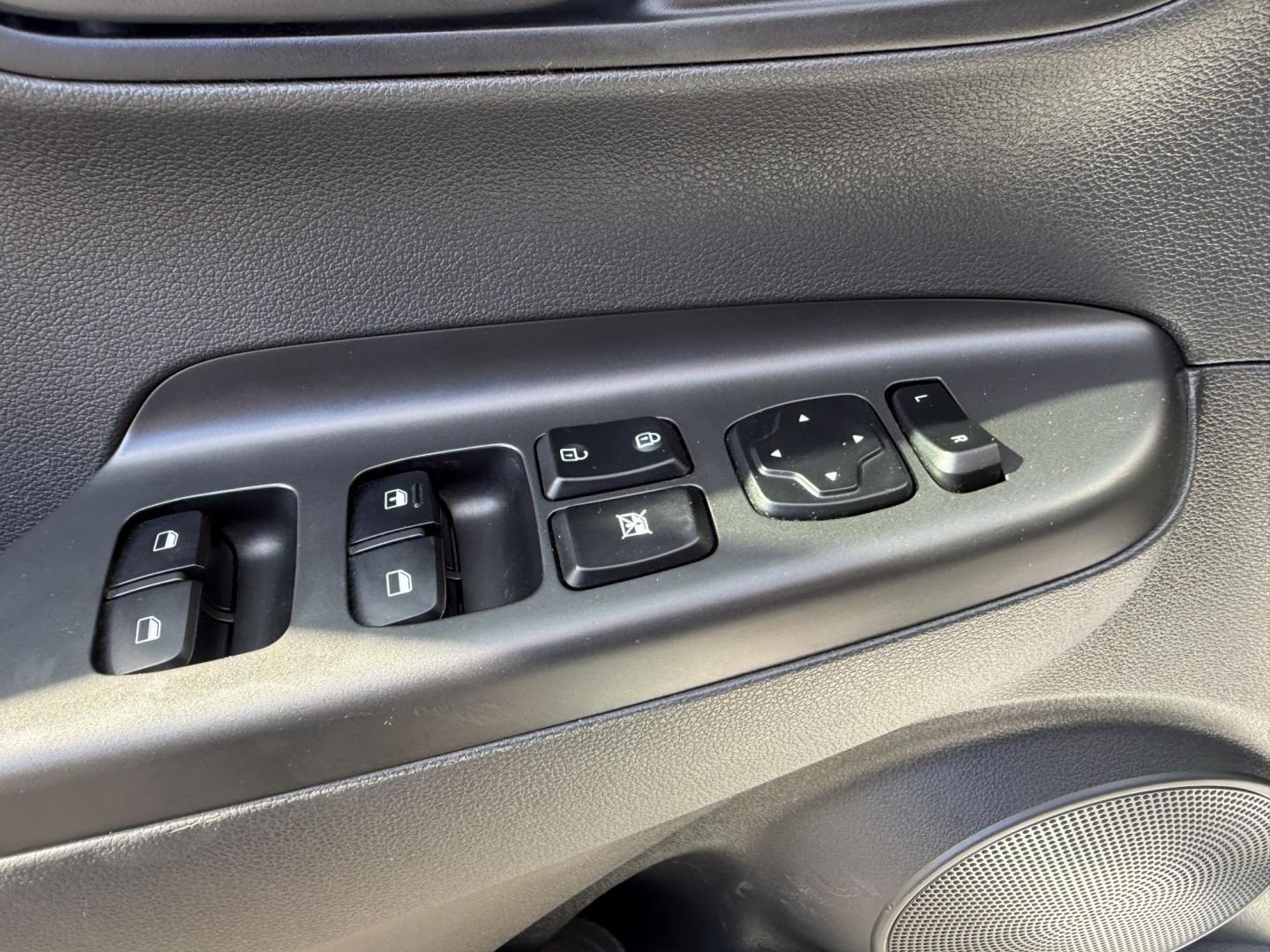 2020 White /Black Hyundai Kona SE AWD (KM8K1CAA2LU) with an 2.0L I4 DOHC 16V engine, Automatic transmission, located at 547 E. Main St., Orwell, OH, 44076, (440) 437-5893, 41.535435, -80.847855 - 2020 Hyundai Kona SE AWD – Compact Crossover Efficiency with All-Weather Confidence If you want a smaller SUV that is easy to park and still ready for changing weather, this 2020 Hyundai Kona SE AWD is a practical choice. The 2.0L engine and 6-speed automatic deliver smooth everyday power and a s- Photo#9