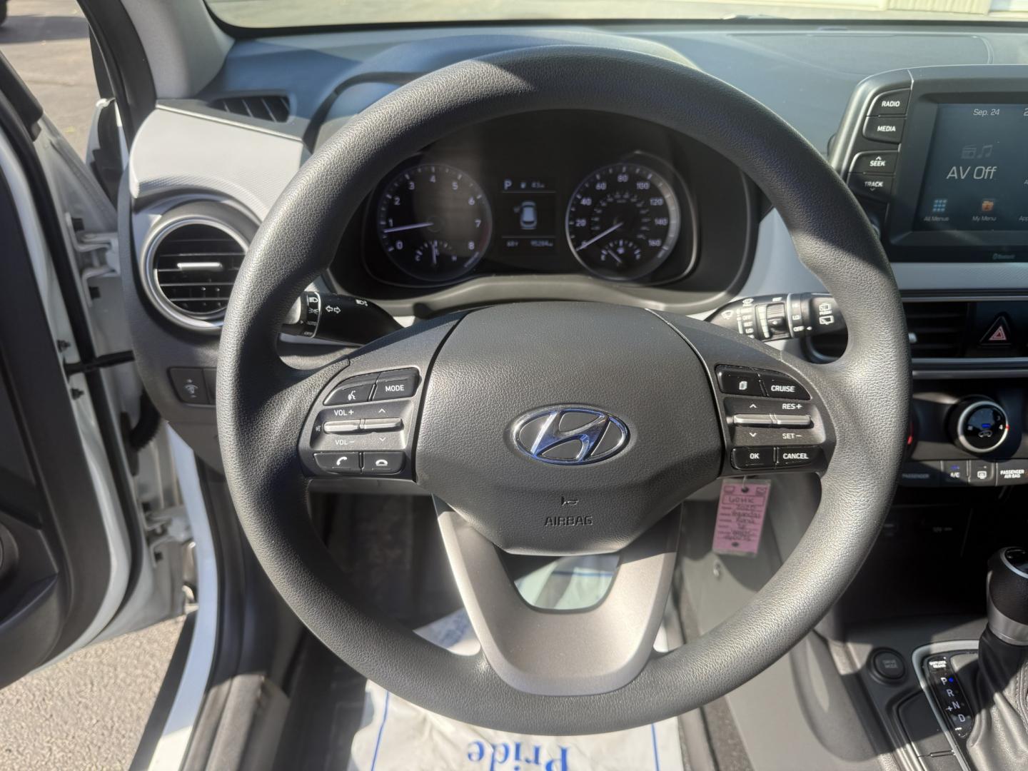 2020 White /Black Hyundai Kona SE AWD (KM8K1CAA2LU) with an 2.0L I4 DOHC 16V engine, Automatic transmission, located at 547 E. Main St., Orwell, OH, 44076, (440) 437-5893, 41.535435, -80.847855 - 2020 Hyundai Kona SE AWD – Compact Crossover Efficiency with All-Weather Confidence If you want a smaller SUV that is easy to park and still ready for changing weather, this 2020 Hyundai Kona SE AWD is a practical choice. The 2.0L engine and 6-speed automatic deliver smooth everyday power and a s- Photo#12