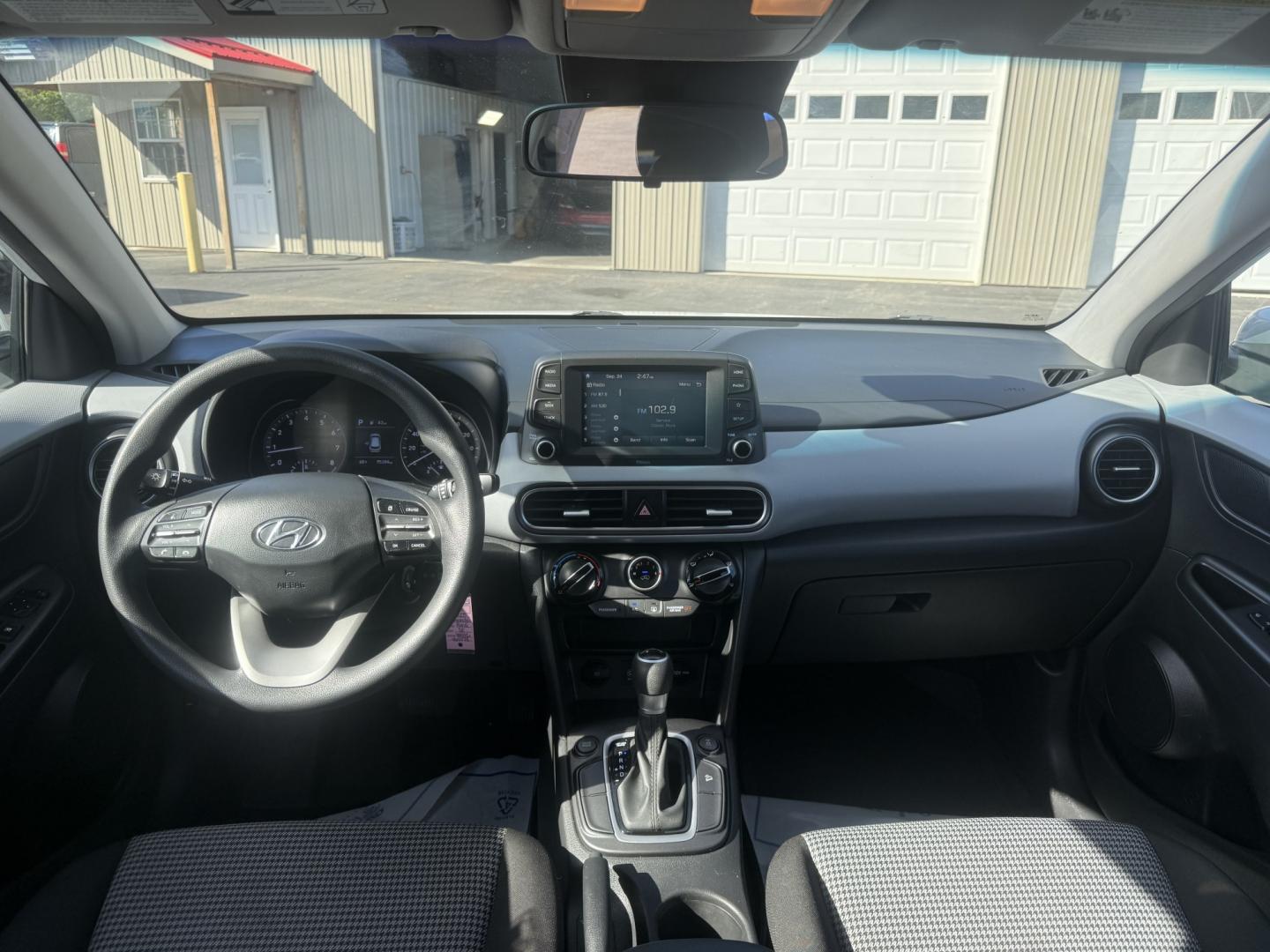 2020 White /Black Hyundai Kona SE AWD (KM8K1CAA2LU) with an 2.0L I4 DOHC 16V engine, Automatic transmission, located at 547 E. Main St., Orwell, OH, 44076, (440) 437-5893, 41.535435, -80.847855 - 2020 Hyundai Kona SE AWD – Compact Crossover Efficiency with All-Weather Confidence If you want a smaller SUV that is easy to park and still ready for changing weather, this 2020 Hyundai Kona SE AWD is a practical choice. The 2.0L engine and 6-speed automatic deliver smooth everyday power and a s- Photo#21
