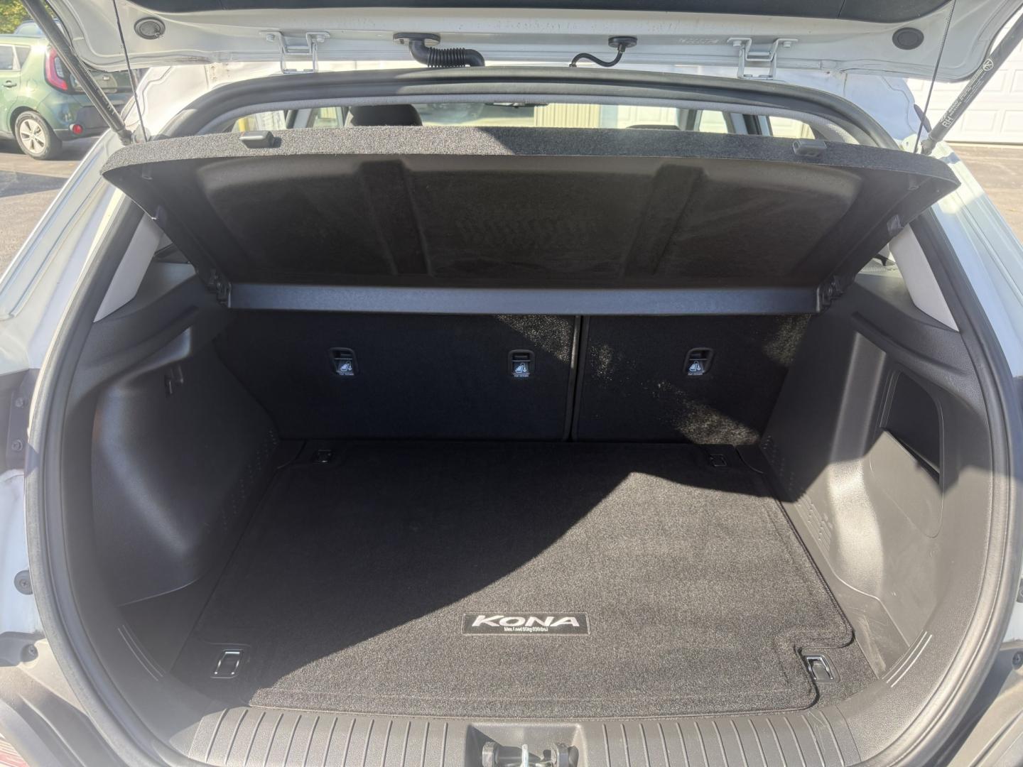 2020 White /Black Hyundai Kona SE AWD (KM8K1CAA2LU) with an 2.0L I4 DOHC 16V engine, Automatic transmission, located at 547 E. Main St., Orwell, OH, 44076, (440) 437-5893, 41.535435, -80.847855 - 2020 Hyundai Kona SE AWD – Compact Crossover Efficiency with All-Weather Confidence If you want a smaller SUV that is easy to park and still ready for changing weather, this 2020 Hyundai Kona SE AWD is a practical choice. The 2.0L engine and 6-speed automatic deliver smooth everyday power and a s- Photo#22