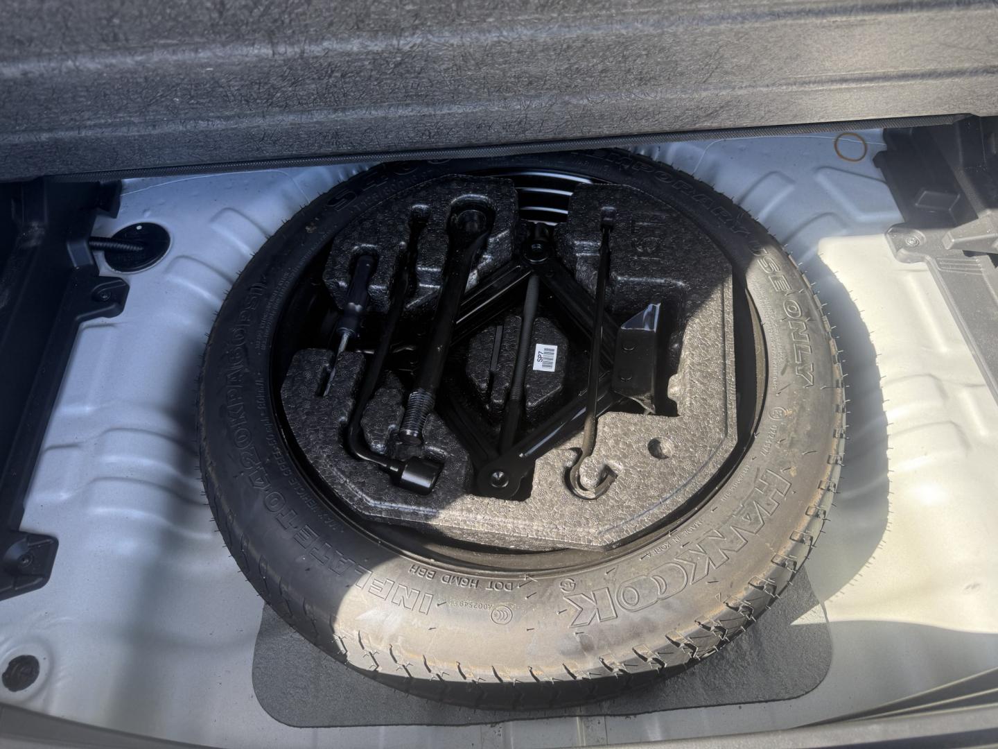 2020 White /Black Hyundai Kona SE AWD (KM8K1CAA2LU) with an 2.0L I4 DOHC 16V engine, Automatic transmission, located at 547 E. Main St., Orwell, OH, 44076, (440) 437-5893, 41.535435, -80.847855 - 2020 Hyundai Kona SE AWD – Compact Crossover Efficiency with All-Weather Confidence If you want a smaller SUV that is easy to park and still ready for changing weather, this 2020 Hyundai Kona SE AWD is a practical choice. The 2.0L engine and 6-speed automatic deliver smooth everyday power and a s- Photo#23