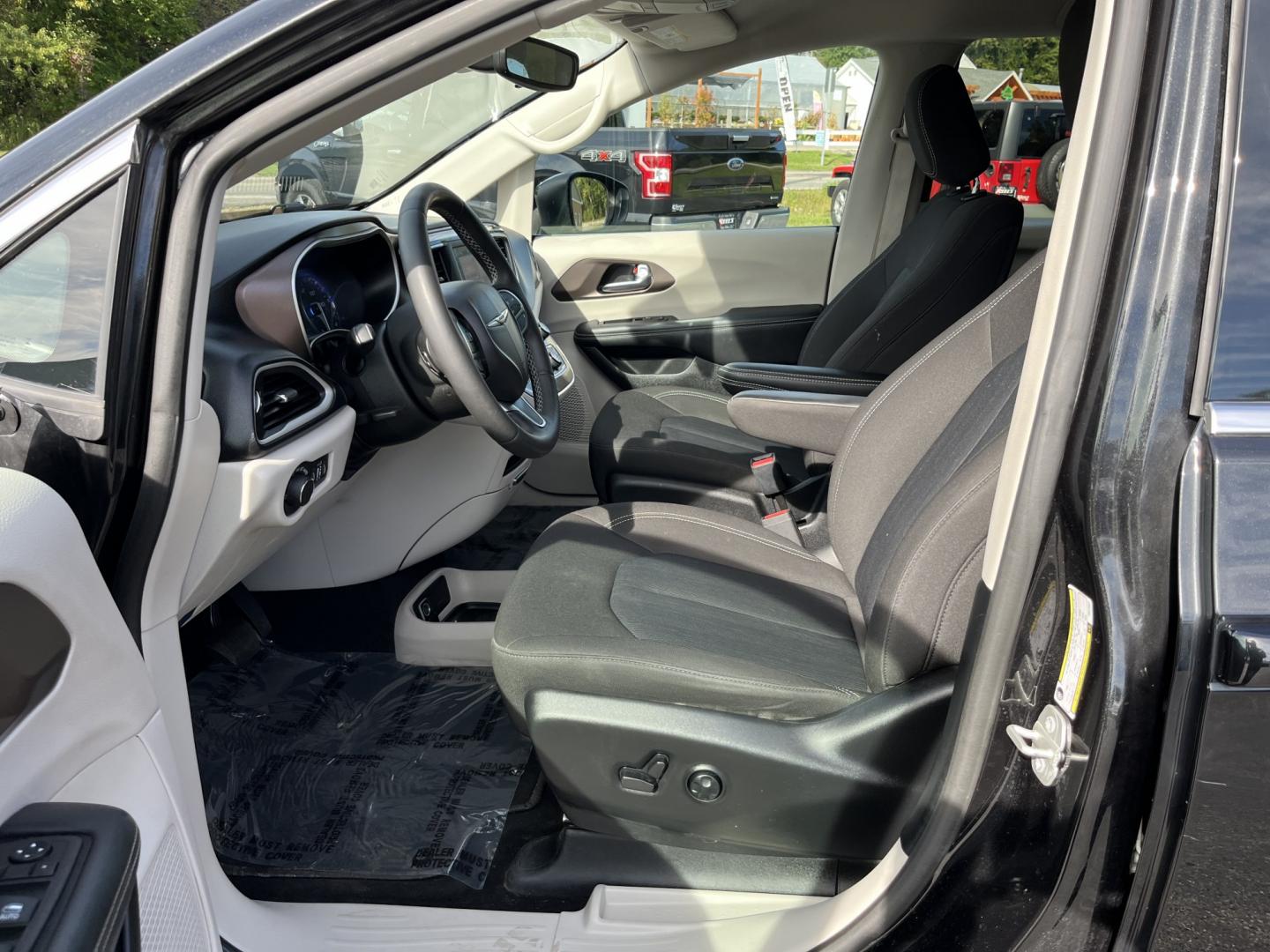 2023 Black /Black Chrysler Voyager LX (2C4RC1CG3PR) with an 3.6L V6 DOHC 24V engine, Automatic transmission, located at 11115 Chardon Rd. , Chardon, OH, 44024, (440) 214-9705, 41.580246, -81.241943 - 2023 Chrysler Voyager LX – Family-Ready Minivan with Room, Comfort, and One-Owner History If you need a van that makes family life easier, this 2023 Chrysler Voyager LX is built for that. There is room for the kids, the gear, and the longer drives that come with a full household. The 3.6L Pentast- Photo#19
