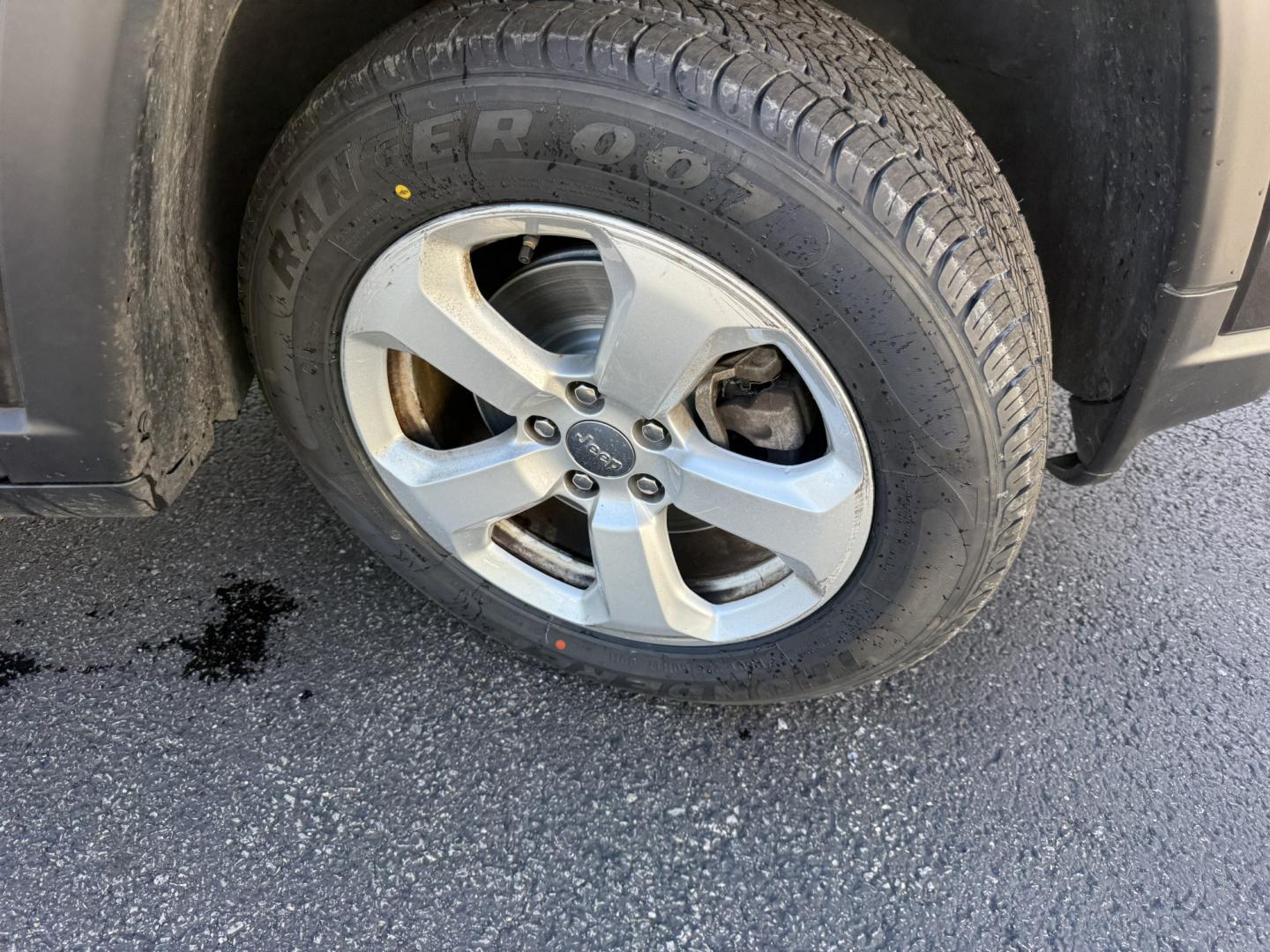 2018 Gray /Black Jeep Compass Latitude 4WD (3C4NJDBB9JT) with an 2.4L I4 DOHC 16V engine, Automatic transmission, located at 547 E. Main St., Orwell, OH, 44076, (440) 437-5893, 41.535435, -80.847855 - 2018 Jeep Compass Latitude 4WD – Compact Jeep Capability with Fresh Tires and Brakes If you want a smaller SUV that still feels like a Jeep, this 2018 Compass Latitude 4WD is a practical, confidence-inspiring choice. Jeep Active Drive 1 with selectable driving modes and available 4WD give you ext- Photo#5