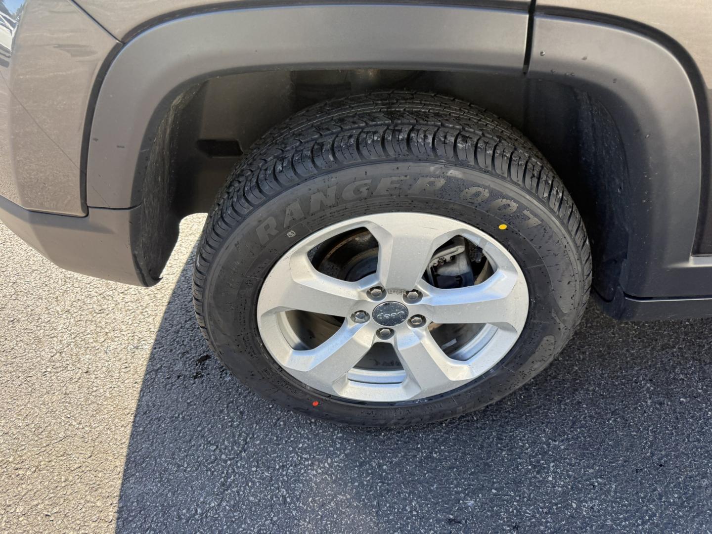 2018 Gray /Black Jeep Compass Latitude 4WD (3C4NJDBB9JT) with an 2.4L I4 DOHC 16V engine, Automatic transmission, located at 547 E. Main St., Orwell, OH, 44076, (440) 437-5893, 41.535435, -80.847855 - 2018 Jeep Compass Latitude 4WD – Compact Jeep Capability with Fresh Tires and Brakes If you want a smaller SUV that still feels like a Jeep, this 2018 Compass Latitude 4WD is a practical, confidence-inspiring choice. Jeep Active Drive 1 with selectable driving modes and available 4WD give you ext- Photo#25