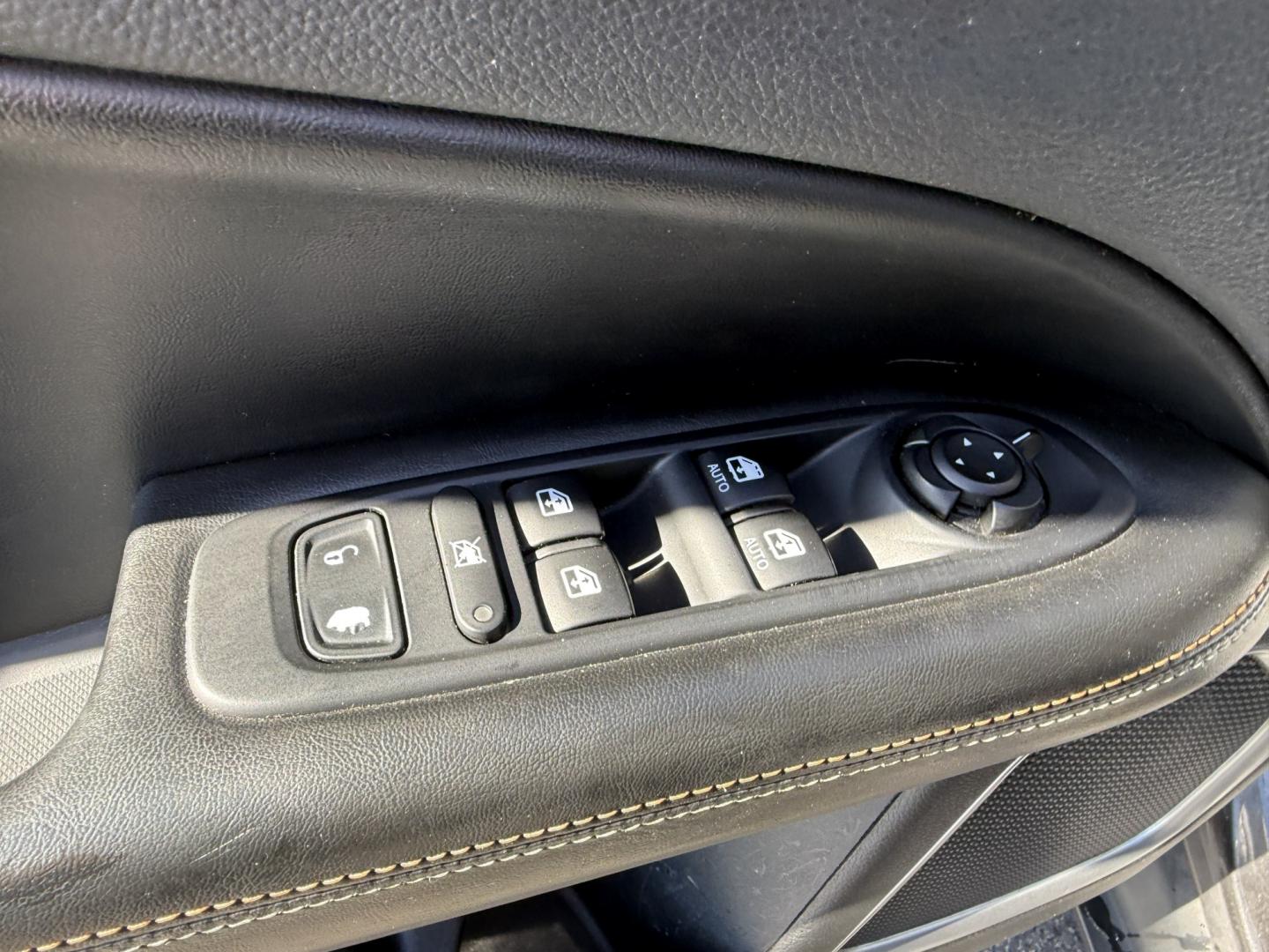 2018 Gray /Black Jeep Compass Latitude 4WD (3C4NJDBB9JT) with an 2.4L I4 DOHC 16V engine, Automatic transmission, located at 547 E. Main St., Orwell, OH, 44076, (440) 437-5893, 41.535435, -80.847855 - 2018 Jeep Compass Latitude 4WD – Compact Jeep Capability with Fresh Tires and Brakes If you want a smaller SUV that still feels like a Jeep, this 2018 Compass Latitude 4WD is a practical, confidence-inspiring choice. Jeep Active Drive 1 with selectable driving modes and available 4WD give you ext- Photo#9