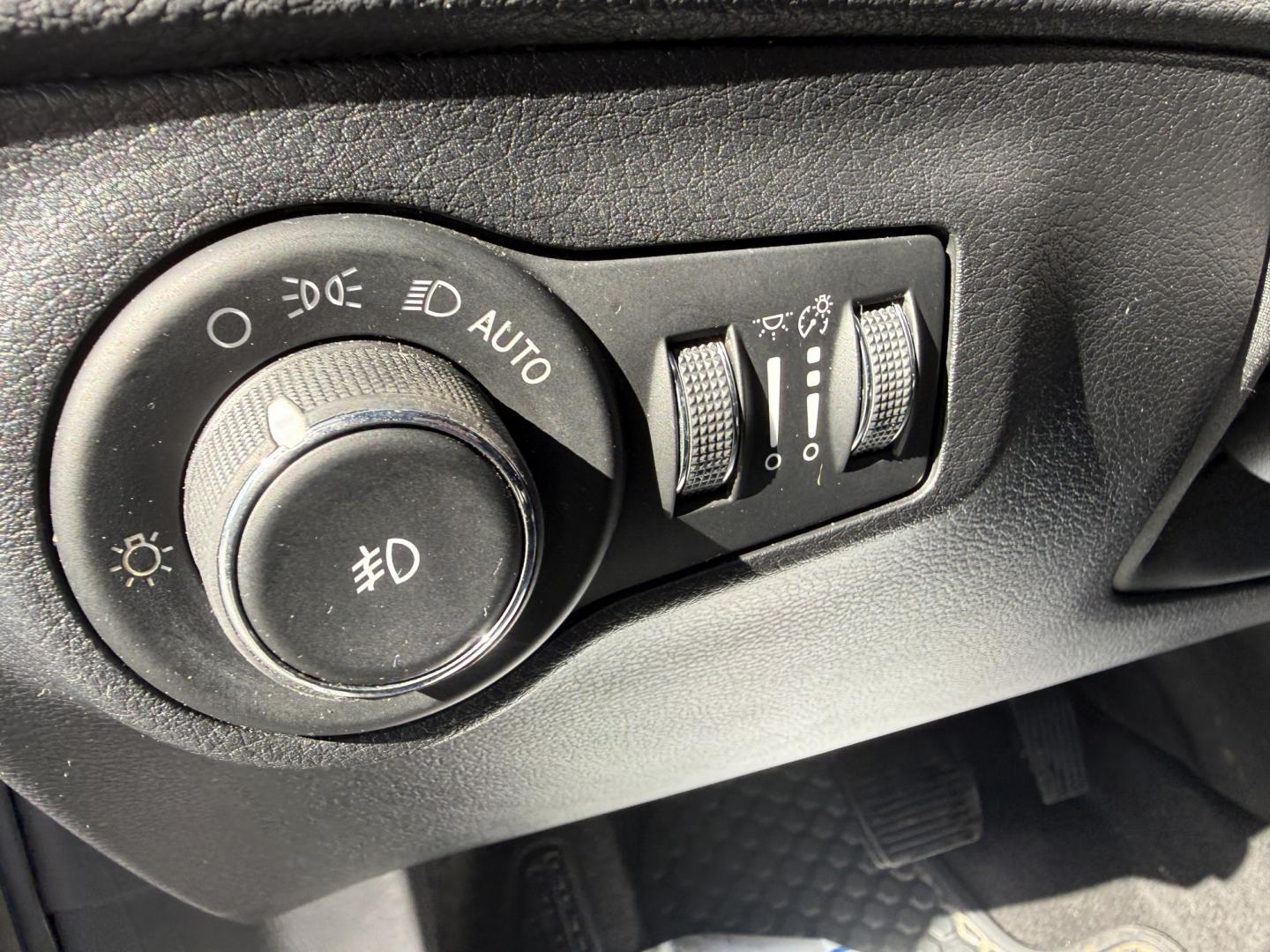 2018 Gray /Black Jeep Compass Latitude 4WD (3C4NJDBB9JT) with an 2.4L I4 DOHC 16V engine, Automatic transmission, located at 547 E. Main St., Orwell, OH, 44076, (440) 437-5893, 41.535435, -80.847855 - 2018 Jeep Compass Latitude 4WD – Compact Jeep Capability with Fresh Tires and Brakes If you want a smaller SUV that still feels like a Jeep, this 2018 Compass Latitude 4WD is a practical, confidence-inspiring choice. Jeep Active Drive 1 with selectable driving modes and available 4WD give you ext- Photo#11