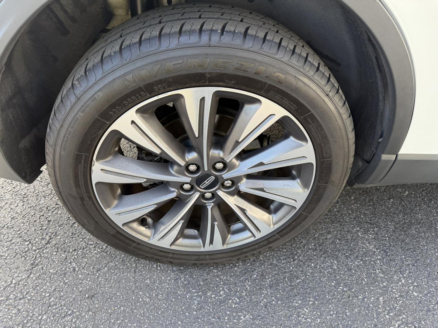 2021 White /Brown Lincoln Corsair Reserve AWD (5LMCJ2D98MU) with an 2.0L I4 DOHC 16V Turbo engine, Automatic transmission, located at 547 E. Main St., Orwell, OH, 44076, (440) 437-5893, 41.535435, -80.847855 - 2021 Lincoln Corsair Reserve AWD – Quiet Luxury in a Smaller, More Exclusive Package Lincoln is not a volume brand, and this 2021 Corsair Reserve AWD feels like it. Finished in Pristine White on 19" aluminum wheels, with full LED exterior lighting, it has the clean, composed presence of a luxury- Photo#31