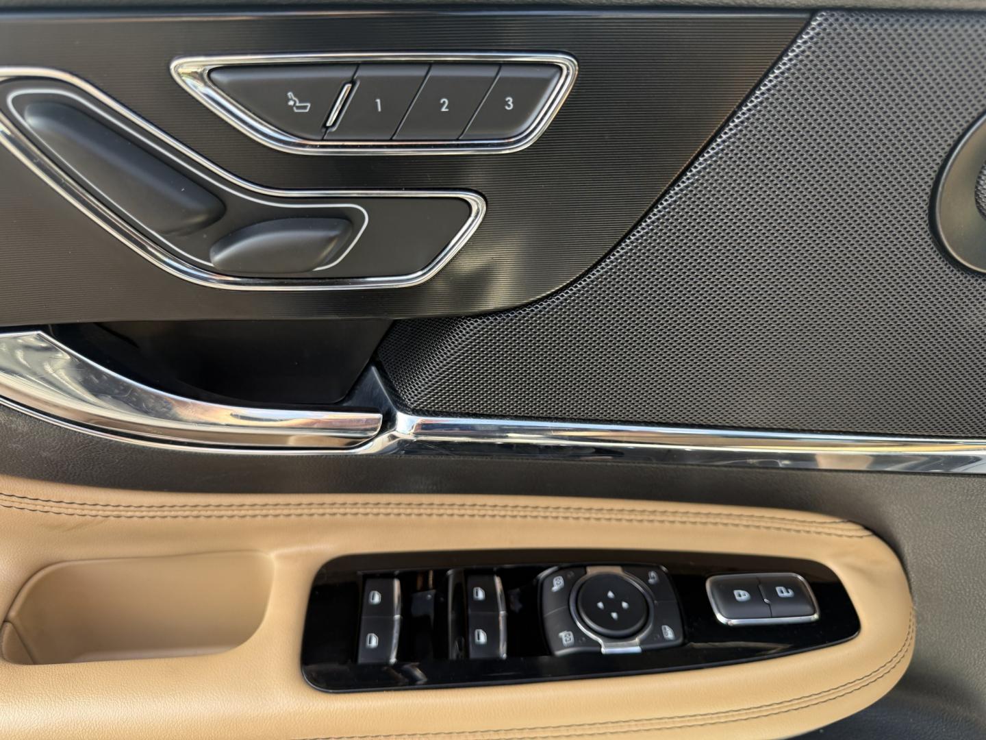 2021 White /Brown Lincoln Corsair Reserve AWD (5LMCJ2D98MU) with an 2.0L I4 DOHC 16V Turbo engine, Automatic transmission, located at 547 E. Main St., Orwell, OH, 44076, (440) 437-5893, 41.535435, -80.847855 - 2021 Lincoln Corsair Reserve AWD – Quiet Luxury in a Smaller, More Exclusive Package Lincoln is not a volume brand, and this 2021 Corsair Reserve AWD feels like it. Finished in Pristine White on 19" aluminum wheels, with full LED exterior lighting, it has the clean, composed presence of a luxury- Photo#6