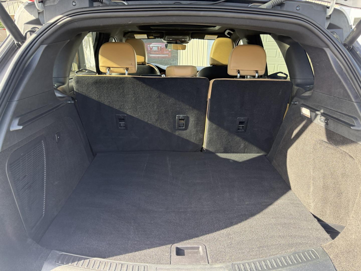 2021 White /Brown Lincoln Corsair Reserve AWD (5LMCJ2D98MU) with an 2.0L I4 DOHC 16V Turbo engine, Automatic transmission, located at 547 E. Main St., Orwell, OH, 44076, (440) 437-5893, 41.535435, -80.847855 - 2021 Lincoln Corsair Reserve AWD – Quiet Luxury in a Smaller, More Exclusive Package Lincoln is not a volume brand, and this 2021 Corsair Reserve AWD feels like it. Finished in Pristine White on 19" aluminum wheels, with full LED exterior lighting, it has the clean, composed presence of a luxury- Photo#27