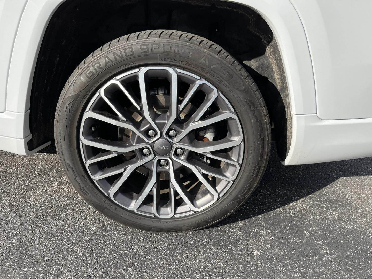 2022 White /Brown Jeep Grand Cherokee L Summit 4WD (1C4RJKET7N8) with an 5.7L V8 OHV 16V engine, Automatic transmission, located at 11115 Chardon Rd. , Chardon, OH, 44024, (440) 214-9705, 41.580246, -81.241943 - 2022 Jeep Grand Cherokee L Summit Reserve 4x4 – Rare Luxury, Real Capability, and Flagship Presence This is not a typical family SUV. The 2022 Grand Cherokee L Summit Reserve 4x4 is the most exclusive version of Jeep’s three-row flagship — the one built for buyers who want first-class comfort- Photo#9