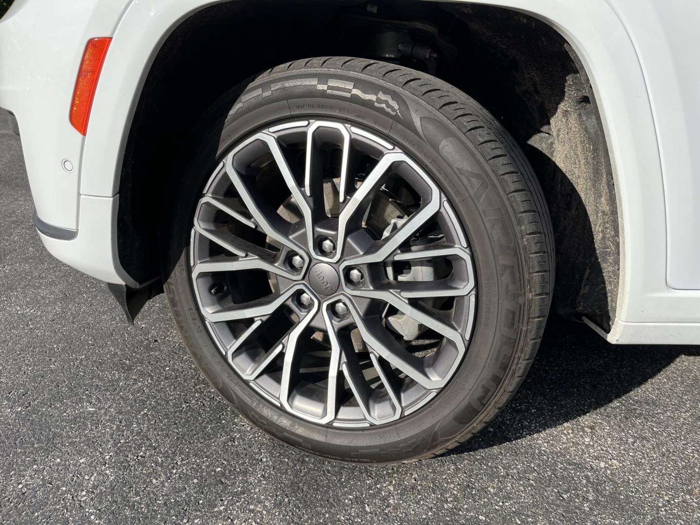 2022 White /Brown Jeep Grand Cherokee L Summit 4WD (1C4RJKET7N8) with an 5.7L V8 OHV 16V engine, Automatic transmission, located at 11115 Chardon Rd. , Chardon, OH, 44024, (440) 214-9705, 41.580246, -81.241943 - 2022 Jeep Grand Cherokee L Summit Reserve 4x4 – Rare Luxury, Real Capability, and Flagship Presence This is not a typical family SUV. The 2022 Grand Cherokee L Summit Reserve 4x4 is the most exclusive version of Jeep’s three-row flagship — the one built for buyers who want first-class comfort- Photo#11