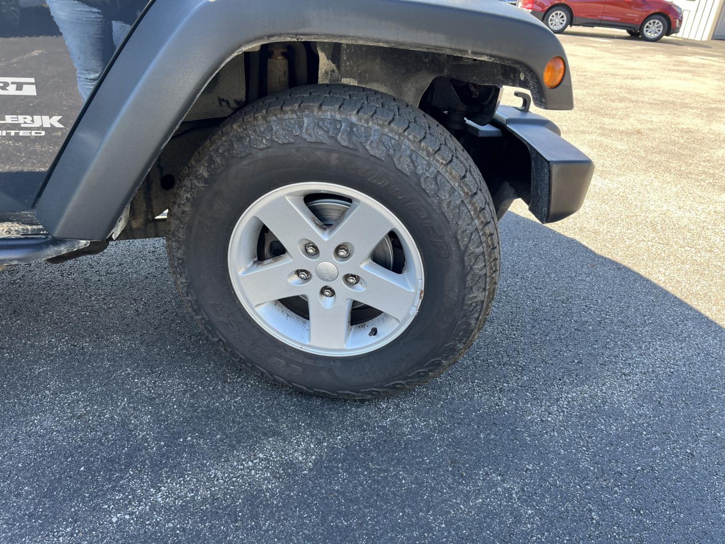 2018 Gray /Black Jeep Wrangler Unlimited Sport 4WD (1C4BJWDG3JL) with an 3.6L V6 DOHC 24V engine, Automatic transmission, located at 11115 Chardon Rd. , Chardon, OH, 44024, (440) 214-9705, 41.580246, -81.241943 - 2018 Jeep Wrangler JK Unlimited Sport 4x4 – Trail-Rated Freedom with One-Owner History This is the Jeep that still feels like a Jeep. The 2018 Wrangler JK Unlimited Sport 4x4 has the open-air character and Trail Rated capability buyers look for, with the extra room of the four-door Unlimited. Fin- Photo#4