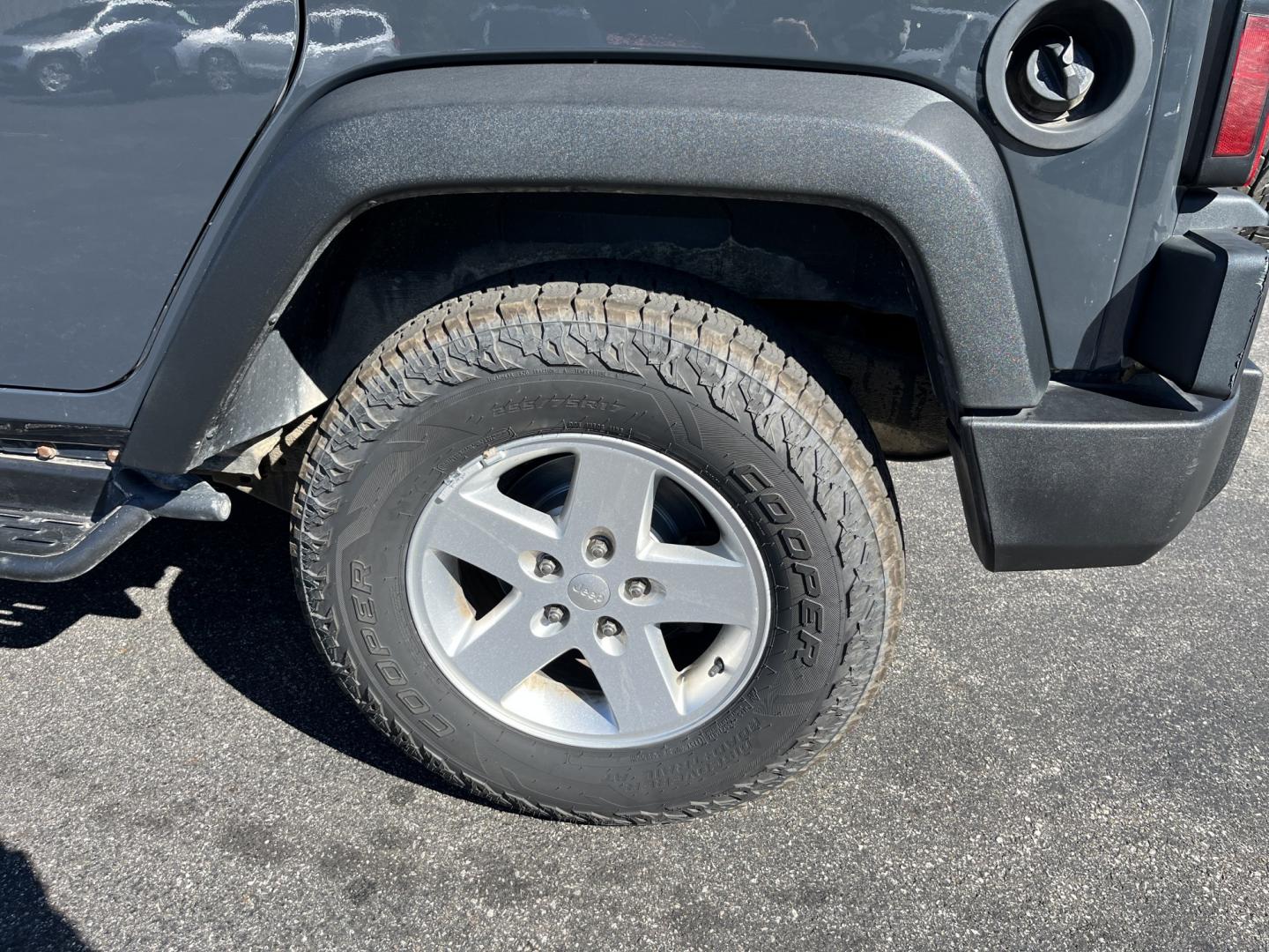 2018 Gray /Black Jeep Wrangler Unlimited Sport 4WD (1C4BJWDG3JL) with an 3.6L V6 DOHC 24V engine, Automatic transmission, located at 11115 Chardon Rd. , Chardon, OH, 44024, (440) 214-9705, 41.580246, -81.241943 - 2018 Jeep Wrangler JK Unlimited Sport 4x4 – Trail-Rated Freedom with One-Owner History This is the Jeep that still feels like a Jeep. The 2018 Wrangler JK Unlimited Sport 4x4 has the open-air character and Trail Rated capability buyers look for, with the extra room of the four-door Unlimited. Fin- Photo#10