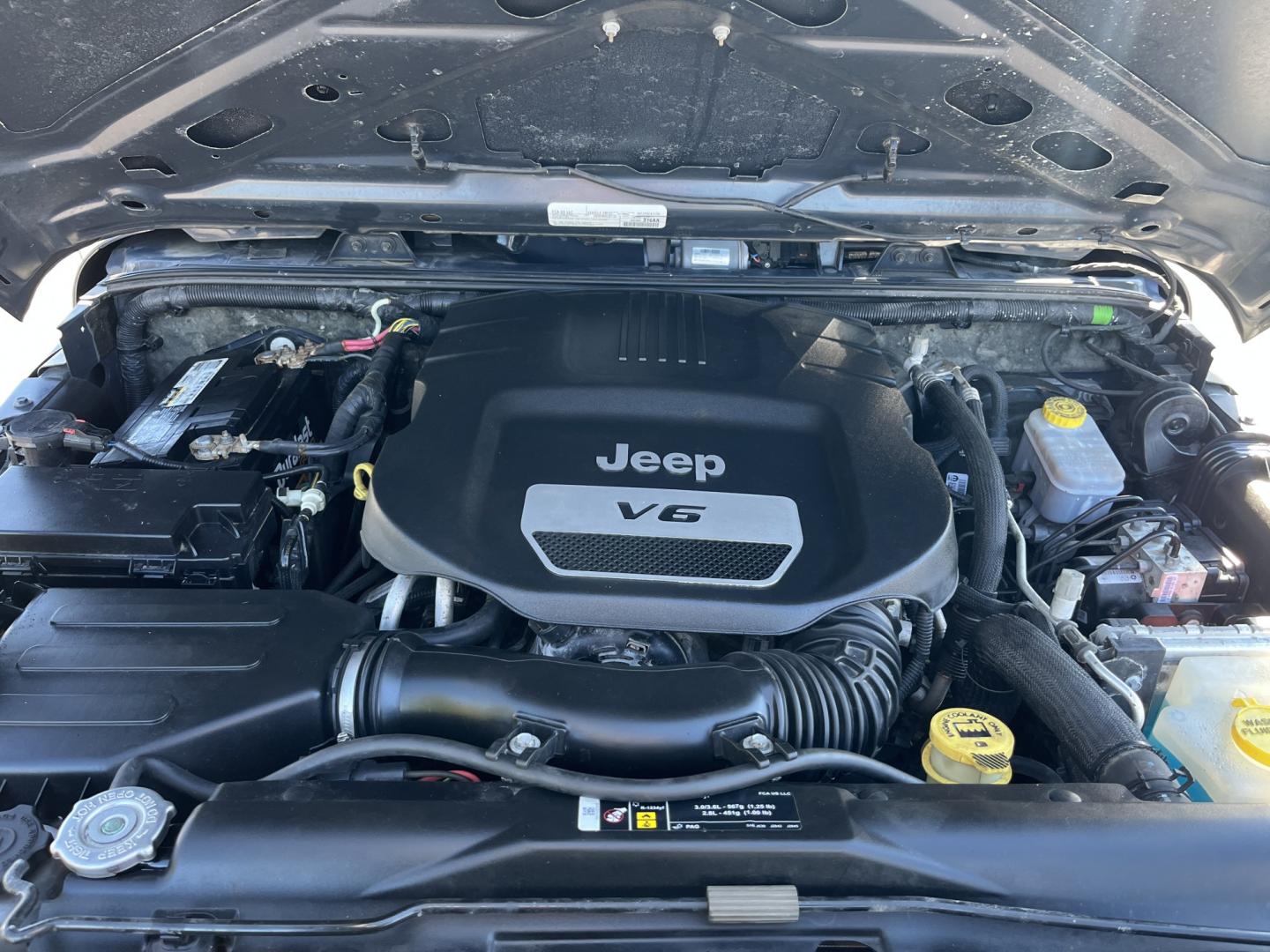 2018 Gray /Black Jeep Wrangler Unlimited Sport 4WD (1C4BJWDG3JL) with an 3.6L V6 DOHC 24V engine, Automatic transmission, located at 11115 Chardon Rd. , Chardon, OH, 44024, (440) 214-9705, 41.580246, -81.241943 - 2018 Jeep Wrangler JK Unlimited Sport 4x4 – Trail-Rated Freedom with One-Owner History This is the Jeep that still feels like a Jeep. The 2018 Wrangler JK Unlimited Sport 4x4 has the open-air character and Trail Rated capability buyers look for, with the extra room of the four-door Unlimited. Fin- Photo#13