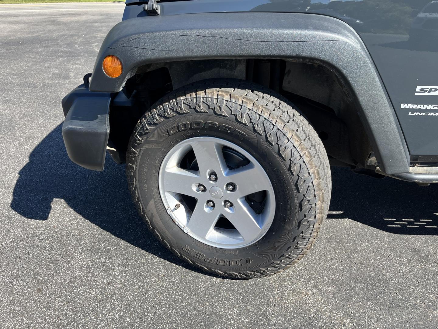 2018 Gray /Black Jeep Wrangler Unlimited Sport 4WD (1C4BJWDG3JL) with an 3.6L V6 DOHC 24V engine, Automatic transmission, located at 11115 Chardon Rd. , Chardon, OH, 44024, (440) 214-9705, 41.580246, -81.241943 - 2018 Jeep Wrangler JK Unlimited Sport 4x4 – Trail-Rated Freedom with One-Owner History This is the Jeep that still feels like a Jeep. The 2018 Wrangler JK Unlimited Sport 4x4 has the open-air character and Trail Rated capability buyers look for, with the extra room of the four-door Unlimited. Fin- Photo#12