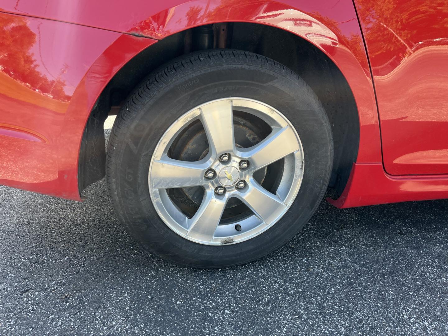 2013 Red /Black Chevrolet Cruze 1LT Auto (1G1PC5SBXD7) with an 1.4L I4 DOHC 16V TURBO engine, Automatic transmission, located at 11115 Chardon Rd. , Chardon, OH, 44024, (440) 214-9705, 41.580246, -81.241943 - 2013 Chevrolet Cruze LT – Efficient Compact Sedan with Everyday Convenience If you want a smaller sedan that is easy on fuel and easy to live with, this 2013 Chevrolet Cruze LT is a practical choice. The 1.4L Turbocharged EcoTec engine and 6-speed automatic deliver smooth everyday power and a str- Photo#7