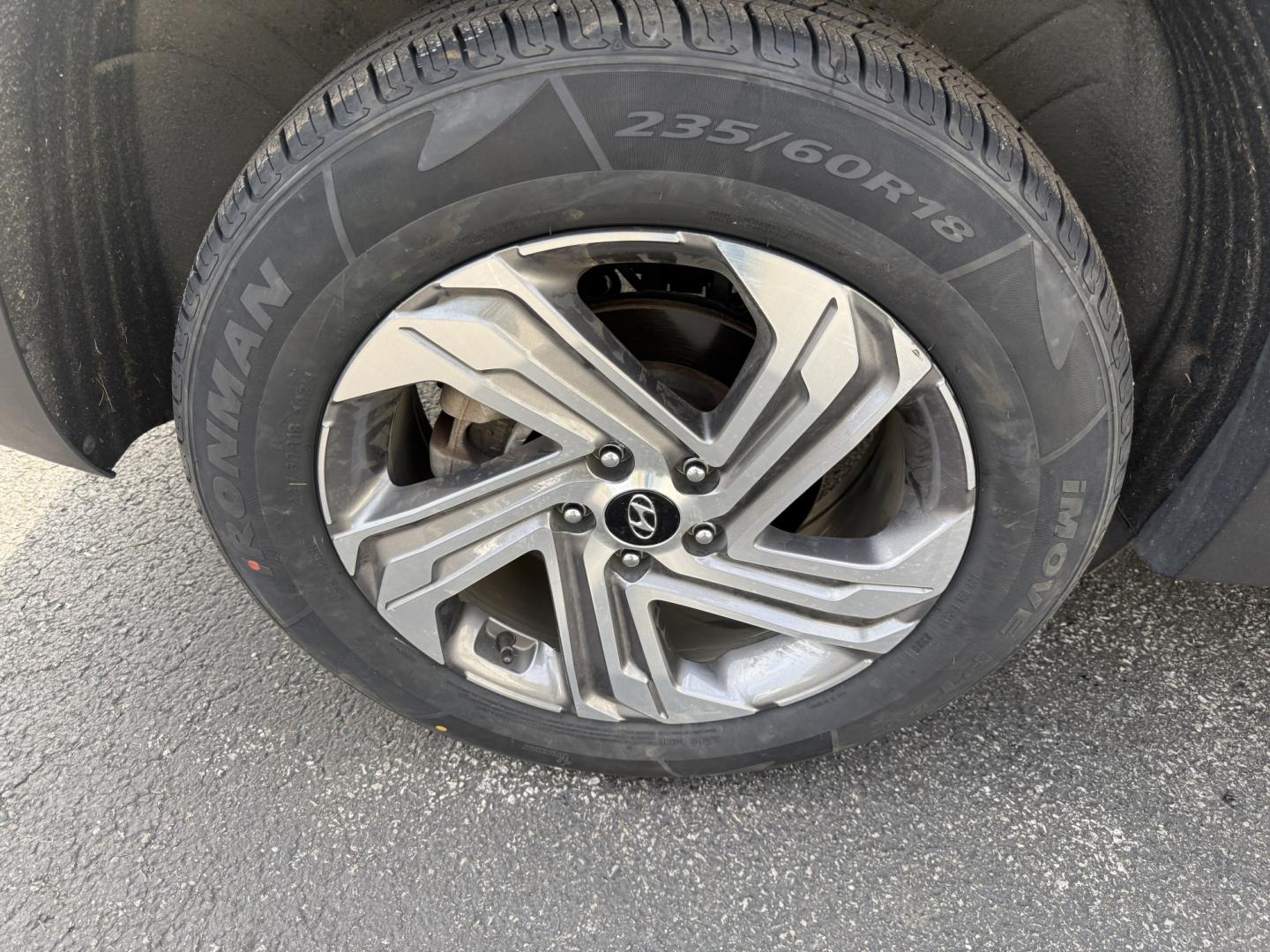 2023 Silver /Black Hyundai Santa Fe SEL AWD (5NMS2DAJ7PH) with an 2.5L I4 DOHC 16V engine, Automatic transmission, located at 547 E. Main St., Orwell, OH, 44076, (440) 437-5893, 41.535435, -80.847855 - 2023 Hyundai Santa Fe SEL AWD – Family-Ready Midsize Comfort with Fresh Tires If you want a midsize SUV that handles family life and changing weather without feeling oversized, this 2023 Hyundai Santa Fe SEL AWD is a strong fit. Finished in Shimmering Silver, with LED daytime running lights and d- Photo#7