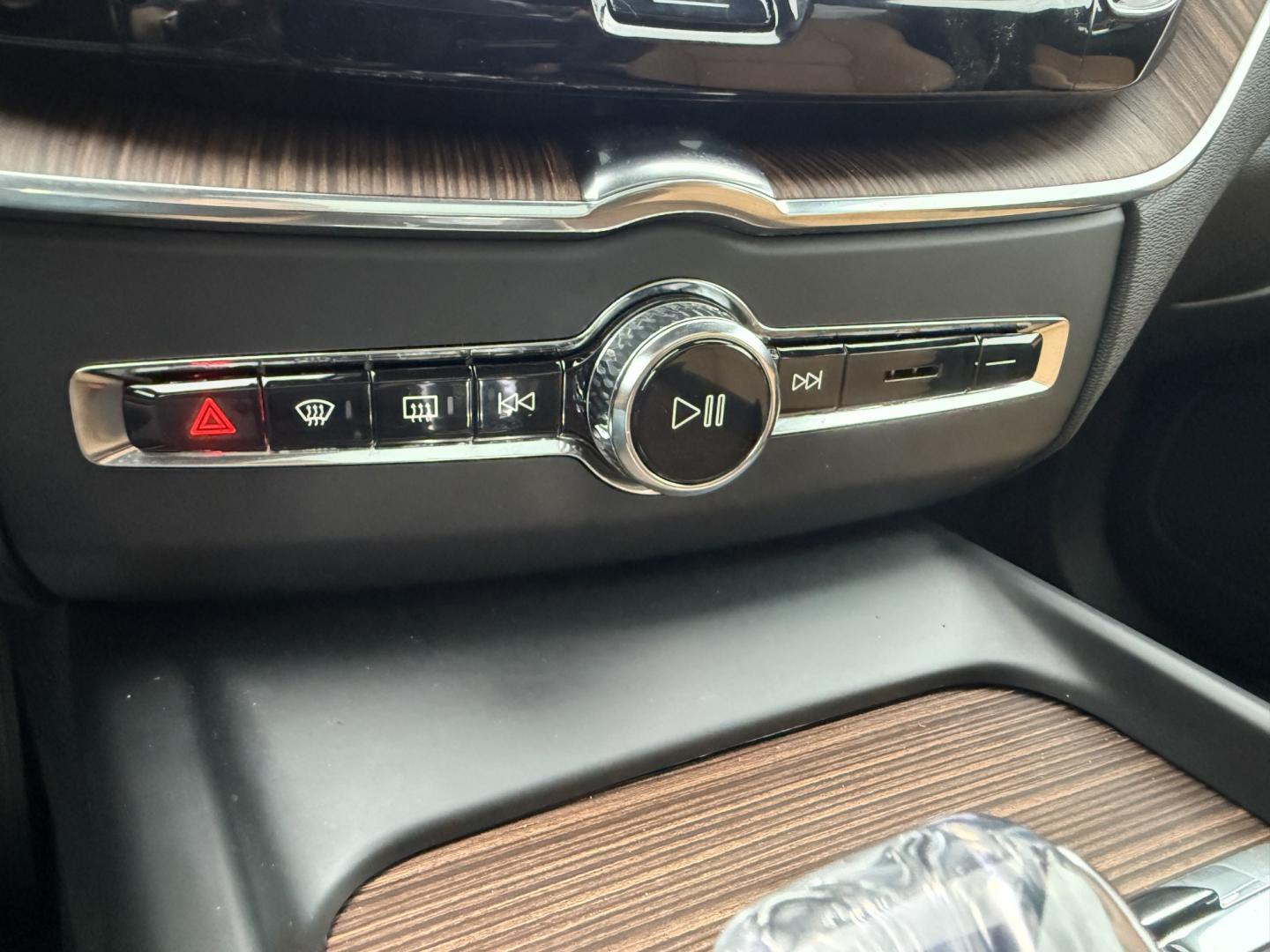 2022 Blue /Brown Volvo XC60 B6 Inscription AWD (YV4062RL3N1) with an 2.0L I4 DOHC 16V Twin Charged engine, Automatc transmission, located at 11115 Chardon Rd. , Chardon, OH, 44024, (440) 214-9705, 41.580246, -81.241943 - 2022 Volvo XC60 B6 AWD Inscription – Scandinavian Luxury, Quiet Confidence, and One-Owner Prestige! This is not just another crossover. This 2022 Volvo XC60 B6 AWD Inscription is the kind of vehicle you settle into and immediately feel the difference. The Inscription badge is Volvo’s statement- Photo#21