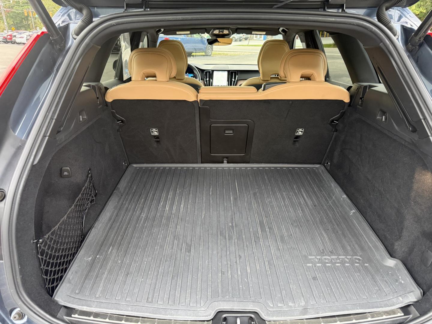 2022 Blue /Brown Volvo XC60 B6 Inscription AWD (YV4062RL3N1) with an 2.0L I4 DOHC 16V Twin Charged engine, Automatc transmission, located at 11115 Chardon Rd. , Chardon, OH, 44024, (440) 214-9705, 41.580246, -81.241943 - 2022 Volvo XC60 B6 AWD Inscription – Scandinavian Luxury, Quiet Confidence, and One-Owner Prestige! This is not just another crossover. This 2022 Volvo XC60 B6 AWD Inscription is the kind of vehicle you settle into and immediately feel the difference. The Inscription badge is Volvo’s statement- Photo#28