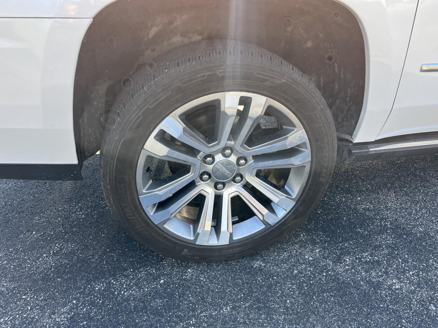 2018 GMC Yukon XL Denali 4WD (1GKS2HKJ8JR) with an 6.2L V8 OHV 16V engine, 6A transmission, located at 547 E. Main St., Orwell, OH, 44076, (440) 437-5893, 41.535435, -80.847855- Photo#7
