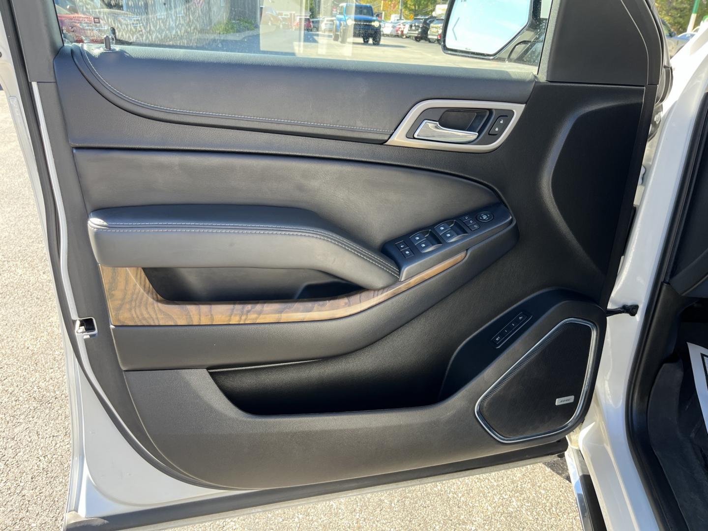2018 GMC Yukon XL Denali 4WD (1GKS2HKJ8JR) with an 6.2L V8 OHV 16V engine, 6A transmission, located at 547 E. Main St., Orwell, OH, 44076, (440) 437-5893, 41.535435, -80.847855- Photo#17