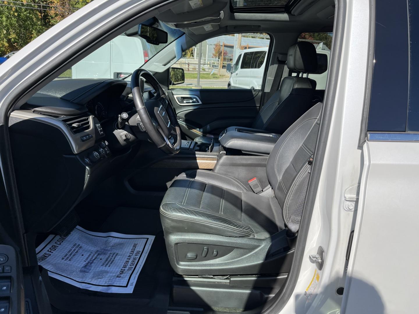 2018 GMC Yukon XL Denali 4WD (1GKS2HKJ8JR) with an 6.2L V8 OHV 16V engine, 6A transmission, located at 547 E. Main St., Orwell, OH, 44076, (440) 437-5893, 41.535435, -80.847855- Photo#19