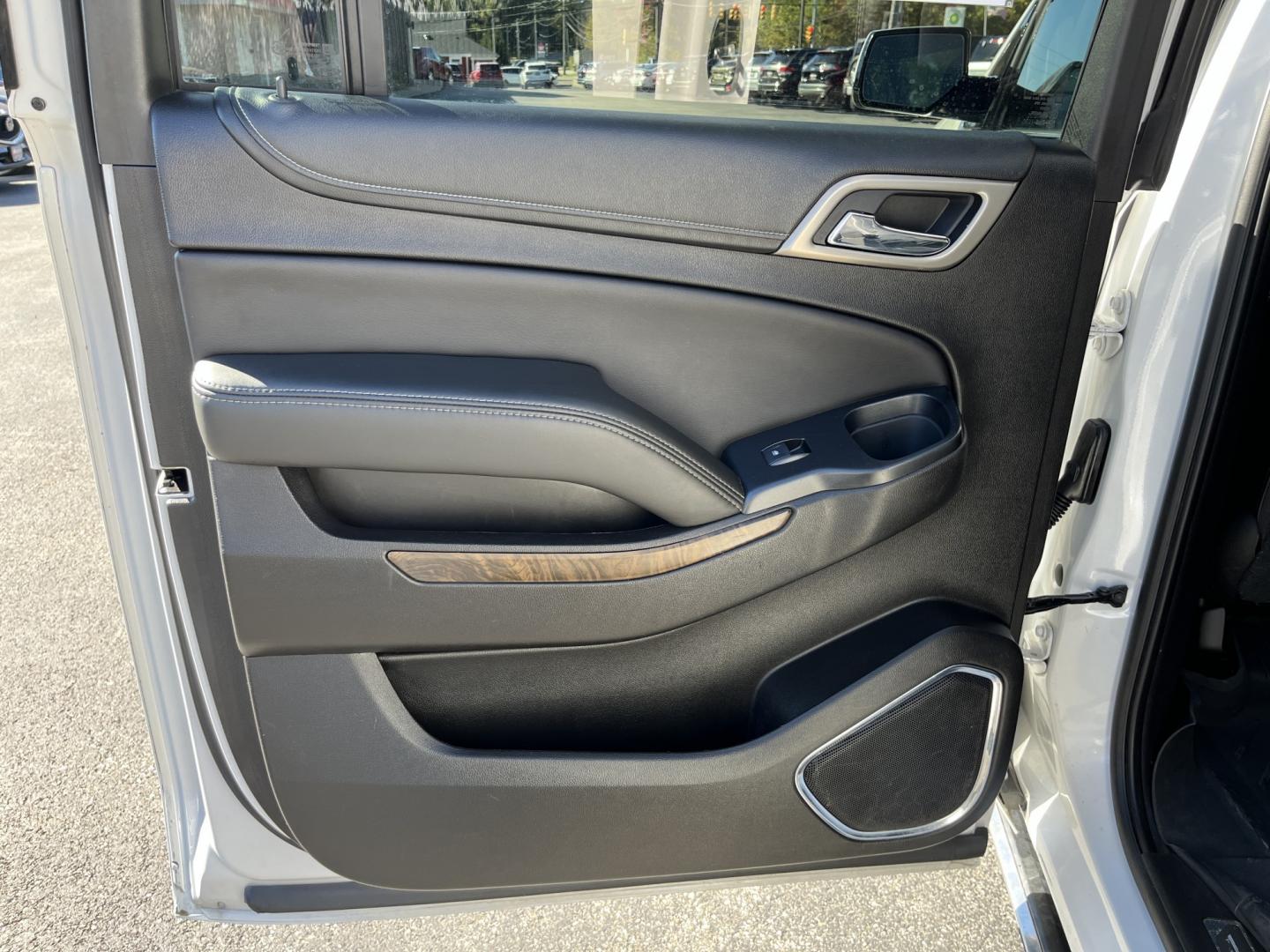 2018 GMC Yukon XL Denali 4WD (1GKS2HKJ8JR) with an 6.2L V8 OHV 16V engine, 6A transmission, located at 547 E. Main St., Orwell, OH, 44076, (440) 437-5893, 41.535435, -80.847855- Photo#30