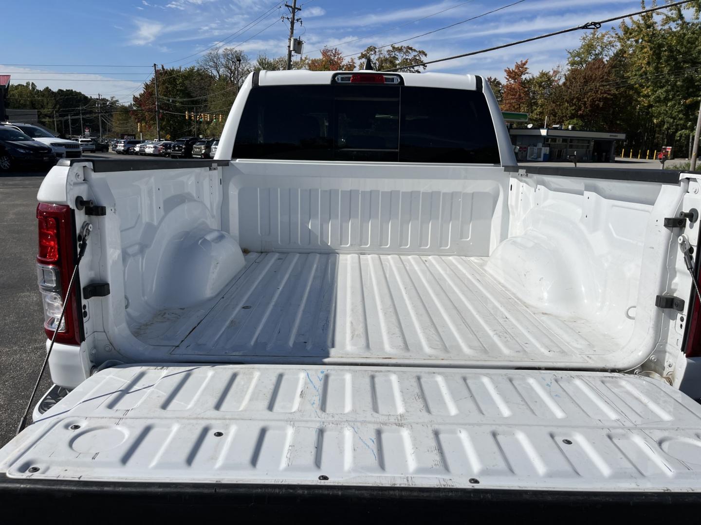 2021 Ram 1500 Big Horn Crew Cab SWB 4WD (1C6SRFFT8MN) with an 5.7L V8 OHV 16V engine, 8A transmission, located at 547 E. Main St., Orwell, OH, 44076, (440) 437-5893, 41.535435, -80.847855- Photo#14