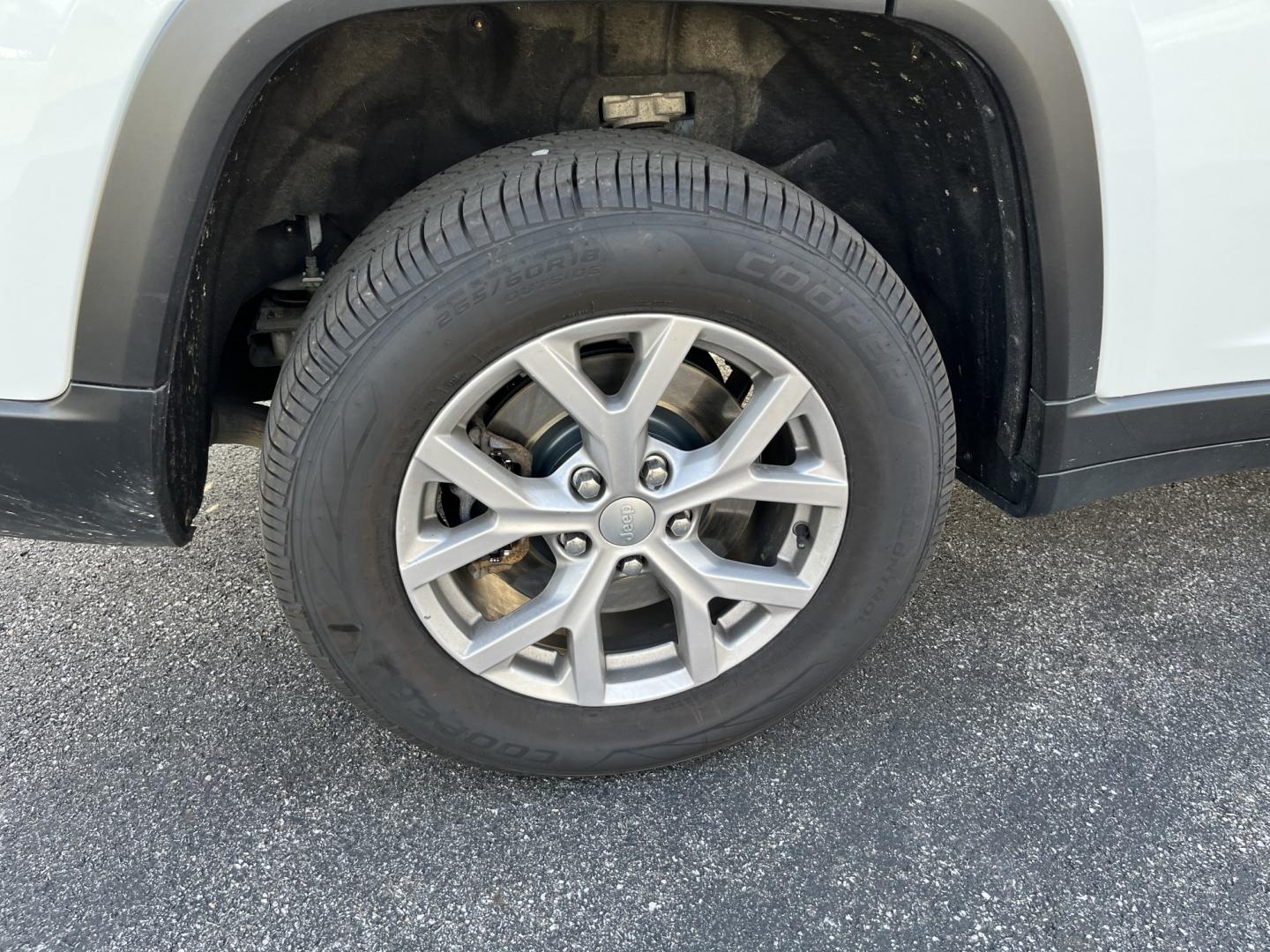 2021 Jeep Grand Cherokee Limited 4WD (1C4RJKBG7M8) with an 3.6L V6 DOHC 24V engine, 8A transmission, located at 547 E. Main St., Orwell, OH, 44076, (440) 437-5893, 41.535435, -80.847855- Photo#7