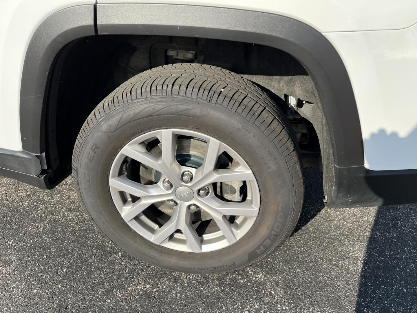 2021 Jeep Grand Cherokee Limited 4WD (1C4RJKBG7M8) with an 3.6L V6 DOHC 24V engine, 8A transmission, located at 547 E. Main St., Orwell, OH, 44076, (440) 437-5893, 41.535435, -80.847855- Photo#10