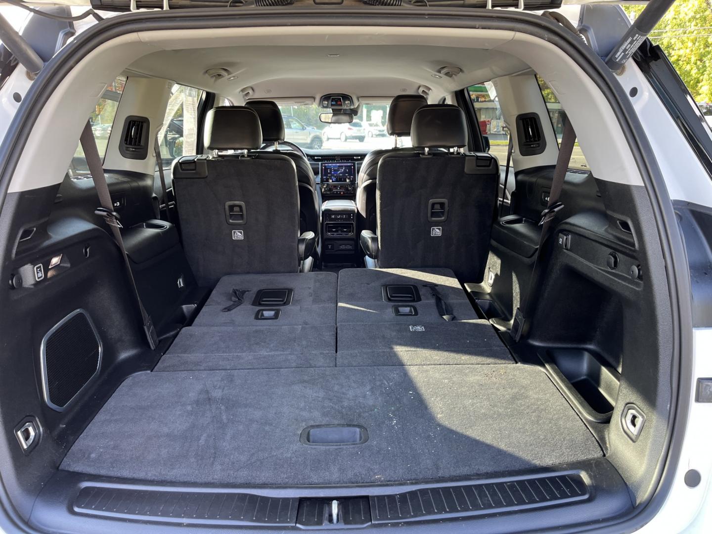 2021 Jeep Grand Cherokee Limited 4WD (1C4RJKBG7M8) with an 3.6L V6 DOHC 24V engine, 8A transmission, located at 547 E. Main St., Orwell, OH, 44076, (440) 437-5893, 41.535435, -80.847855- Photo#14