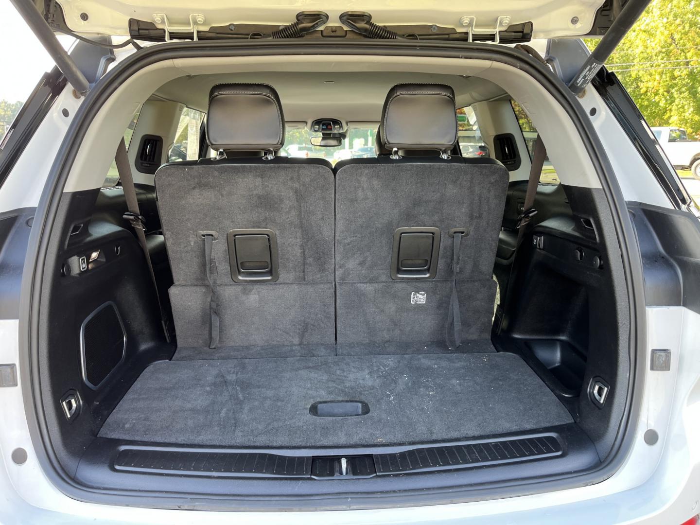 2021 Jeep Grand Cherokee Limited 4WD (1C4RJKBG7M8) with an 3.6L V6 DOHC 24V engine, 8A transmission, located at 547 E. Main St., Orwell, OH, 44076, (440) 437-5893, 41.535435, -80.847855- Photo#16