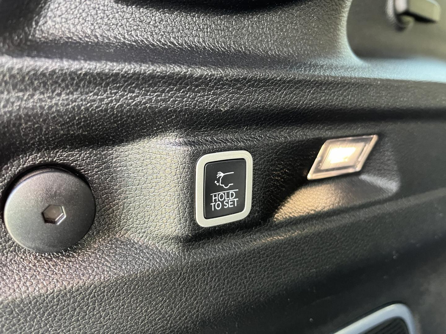 2021 Jeep Grand Cherokee Limited 4WD (1C4RJKBG7M8) with an 3.6L V6 DOHC 24V engine, 8A transmission, located at 547 E. Main St., Orwell, OH, 44076, (440) 437-5893, 41.535435, -80.847855- Photo#15