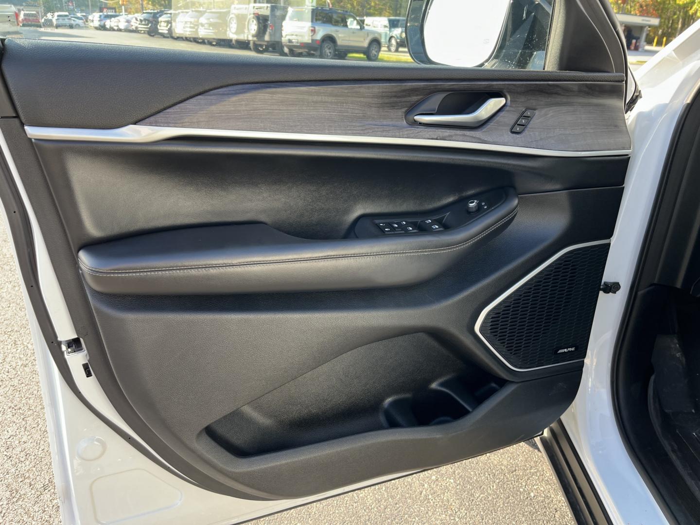 2021 Jeep Grand Cherokee Limited 4WD (1C4RJKBG7M8) with an 3.6L V6 DOHC 24V engine, 8A transmission, located at 547 E. Main St., Orwell, OH, 44076, (440) 437-5893, 41.535435, -80.847855- Photo#17