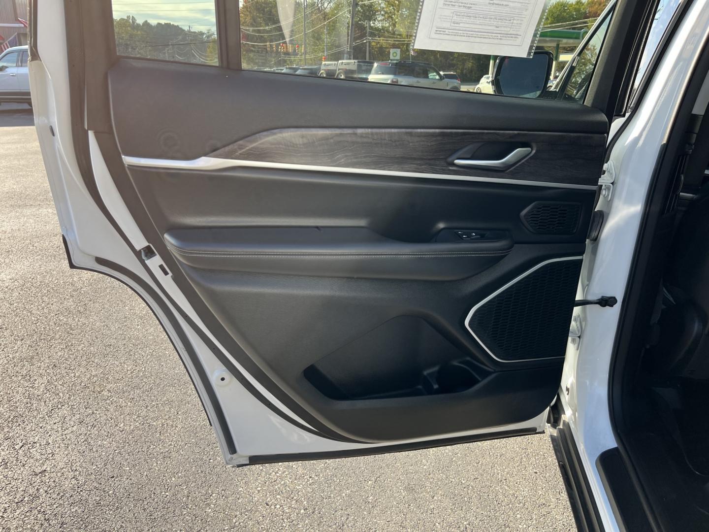 2021 Jeep Grand Cherokee Limited 4WD (1C4RJKBG7M8) with an 3.6L V6 DOHC 24V engine, 8A transmission, located at 547 E. Main St., Orwell, OH, 44076, (440) 437-5893, 41.535435, -80.847855- Photo#30