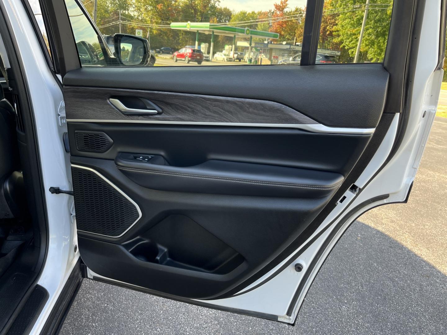 2021 Jeep Grand Cherokee Limited 4WD (1C4RJKBG7M8) with an 3.6L V6 DOHC 24V engine, 8A transmission, located at 547 E. Main St., Orwell, OH, 44076, (440) 437-5893, 41.535435, -80.847855- Photo#35