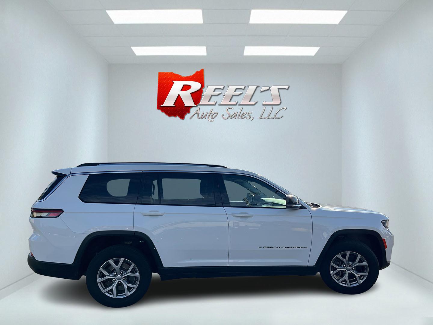 2021 Jeep Grand Cherokee Limited 4WD (1C4RJKBG7M8) with an 3.6L V6 DOHC 24V engine, 8A transmission, located at 547 E. Main St., Orwell, OH, 44076, (440) 437-5893, 41.535435, -80.847855- Photo#5