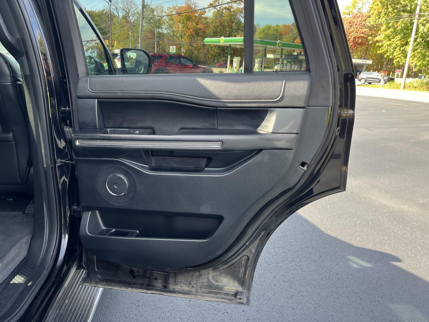 2020 Ford Expedition XLT 4WD (1FMJU1JT1LE) with an 3.5L V6 DOHC 24V FFV engine, 6A transmission, located at 547 E. Main St., Orwell, OH, 44076, (440) 437-5893, 41.535435, -80.847855 - 2020 Ford Expedition XLT 4WD – Full-Size Comfort Built for Family Miles When you need more room than a midsize crossover and more comfort than a basic three-row, this 2020 Ford Expedition XLT 4WD is set up for the job. Finished in Agate Black on 20" aluminum wheels, with daytime running lights an- Photo#39