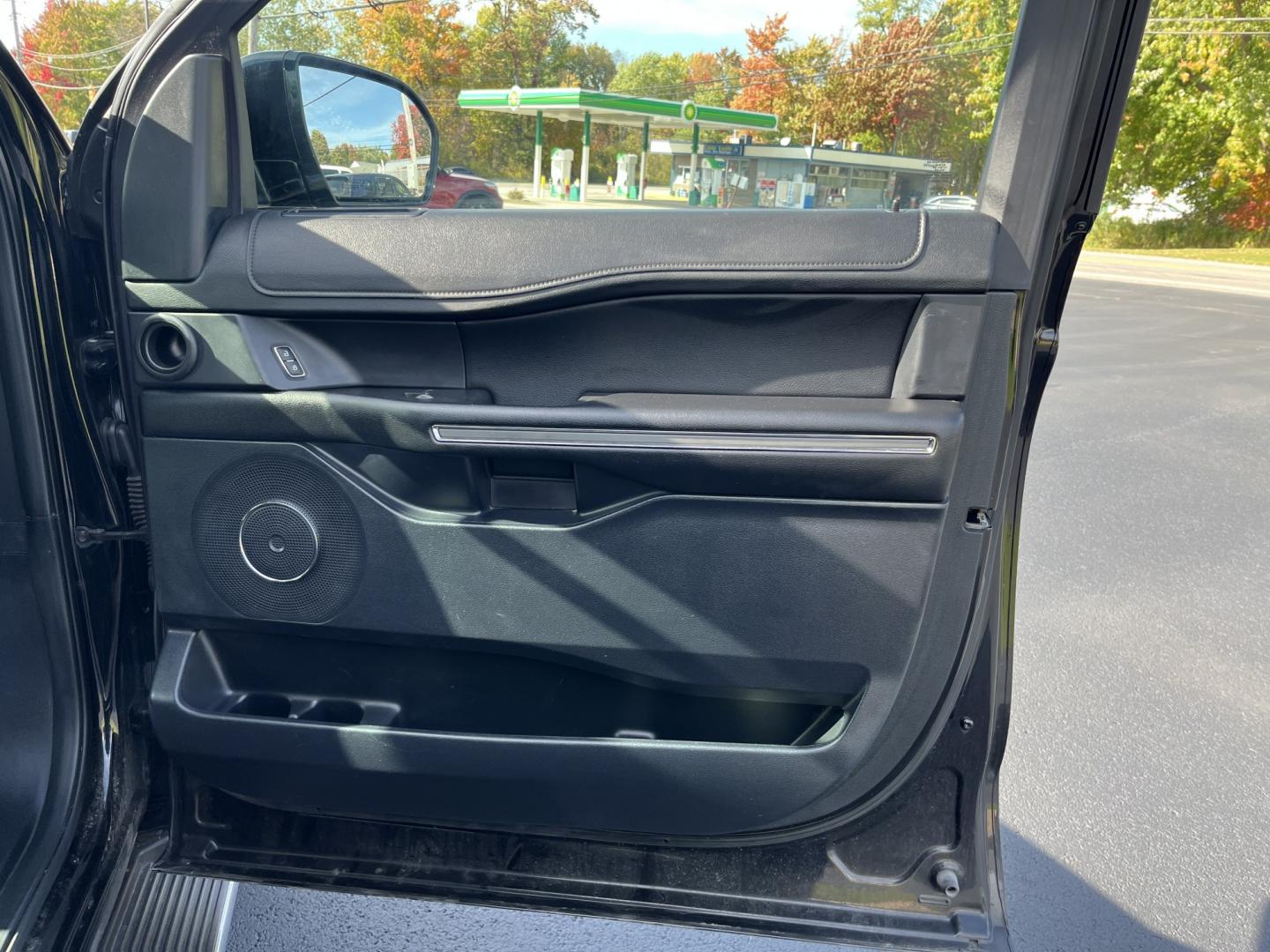 2020 Ford Expedition XLT 4WD (1FMJU1JT1LE) with an 3.5L V6 DOHC 24V FFV engine, 6A transmission, located at 547 E. Main St., Orwell, OH, 44076, (440) 437-5893, 41.535435, -80.847855 - 2020 Ford Expedition XLT 4WD – Full-Size Comfort Built for Family Miles When you need more room than a midsize crossover and more comfort than a basic three-row, this 2020 Ford Expedition XLT 4WD is set up for the job. Finished in Agate Black on 20" aluminum wheels, with daytime running lights an- Photo#41