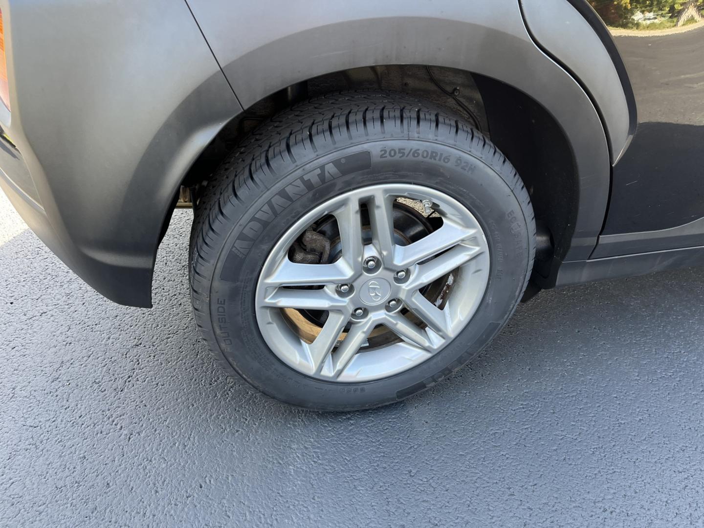 2020 Hyundai Kona SE AWD (KM8K1CAA4LU) with an 2.0L L4 DOHC 16V engine, 6A transmission, located at 547 E. Main St., Orwell, OH, 44076, (440) 437-5893, 41.535435, -80.847855- Photo#7