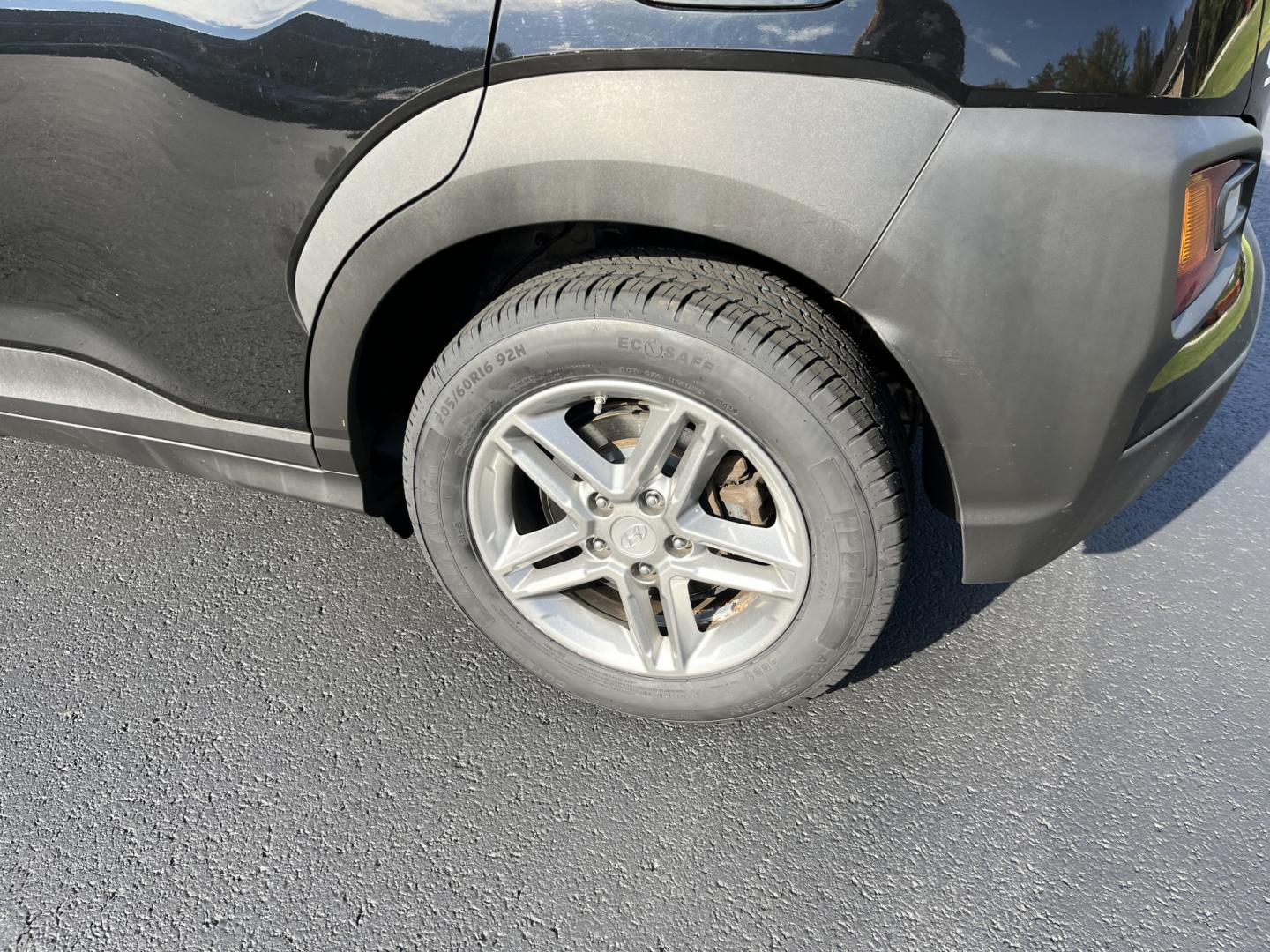 2020 Hyundai Kona SE AWD (KM8K1CAA4LU) with an 2.0L L4 DOHC 16V engine, 6A transmission, located at 547 E. Main St., Orwell, OH, 44076, (440) 437-5893, 41.535435, -80.847855- Photo#10