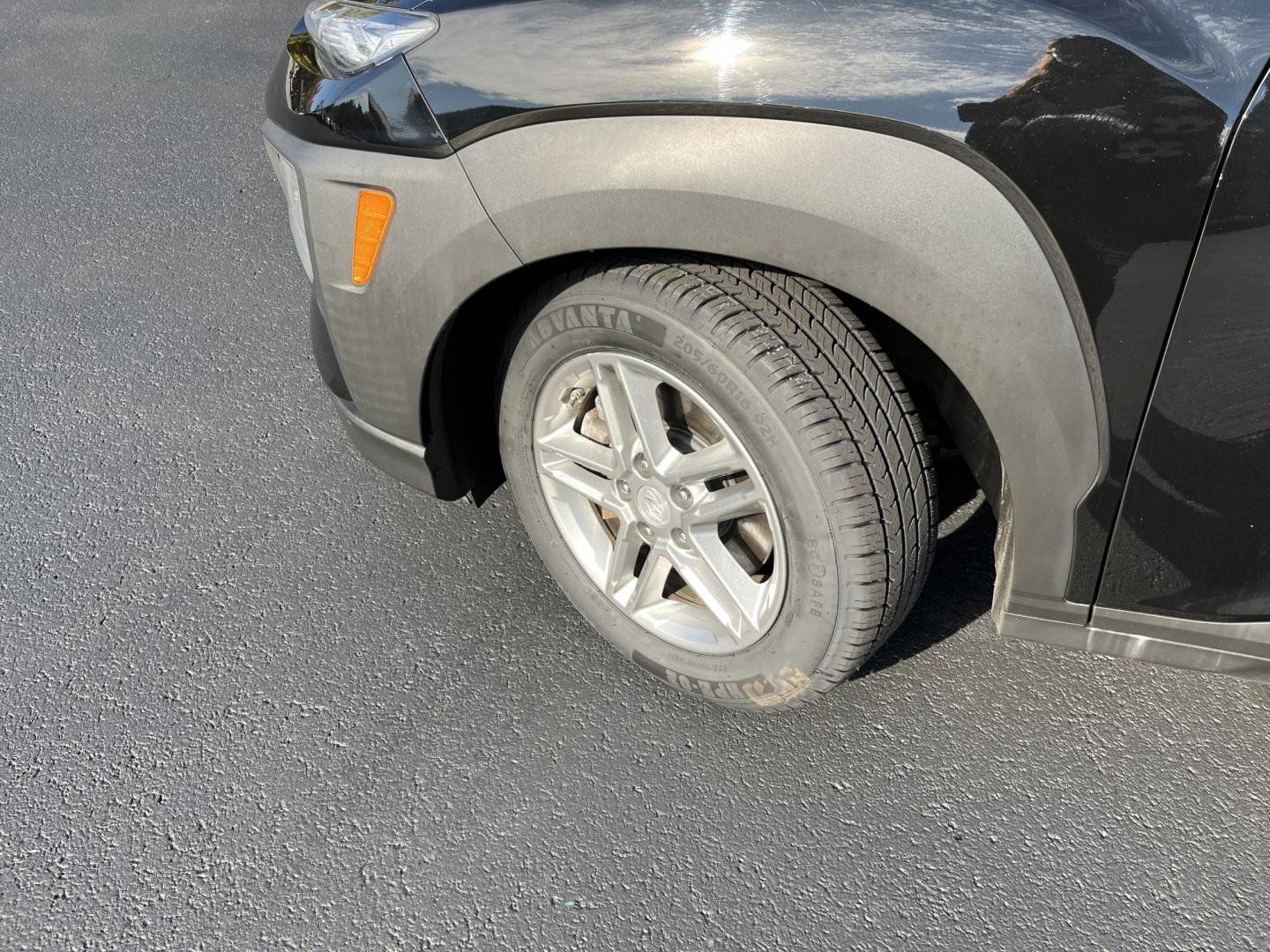 2020 Hyundai Kona SE AWD (KM8K1CAA4LU) with an 2.0L L4 DOHC 16V engine, 6A transmission, located at 547 E. Main St., Orwell, OH, 44076, (440) 437-5893, 41.535435, -80.847855- Photo#12